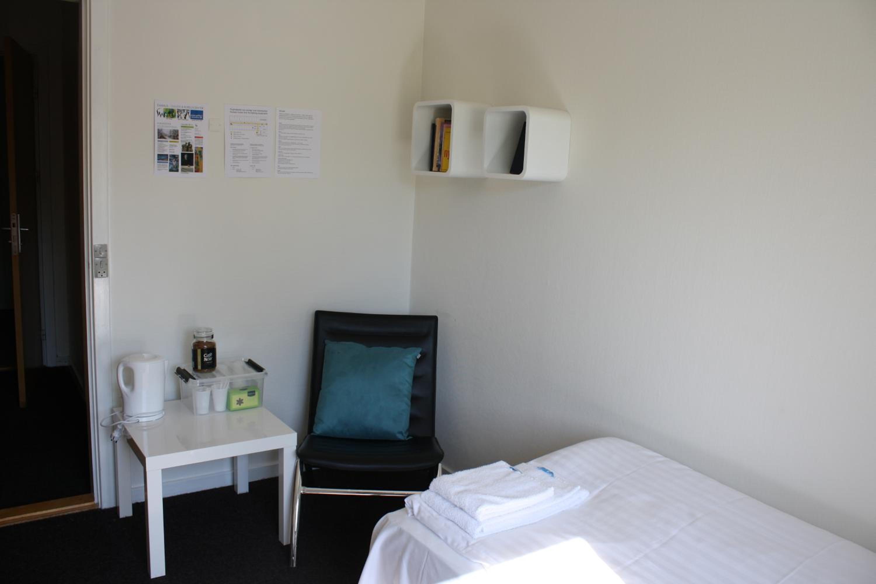 Twin Room - Photo 7