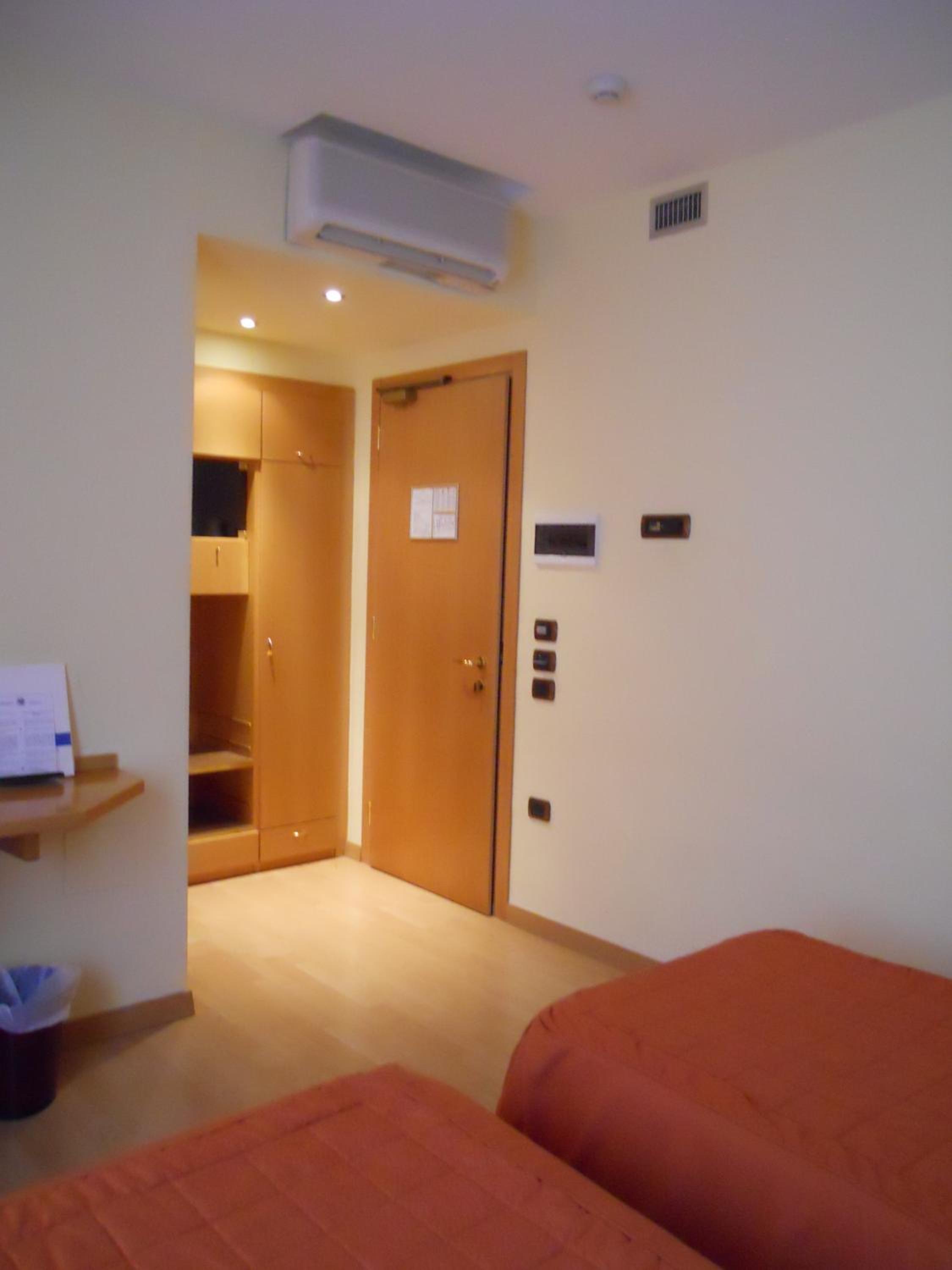 Twin Room - Photo 4
