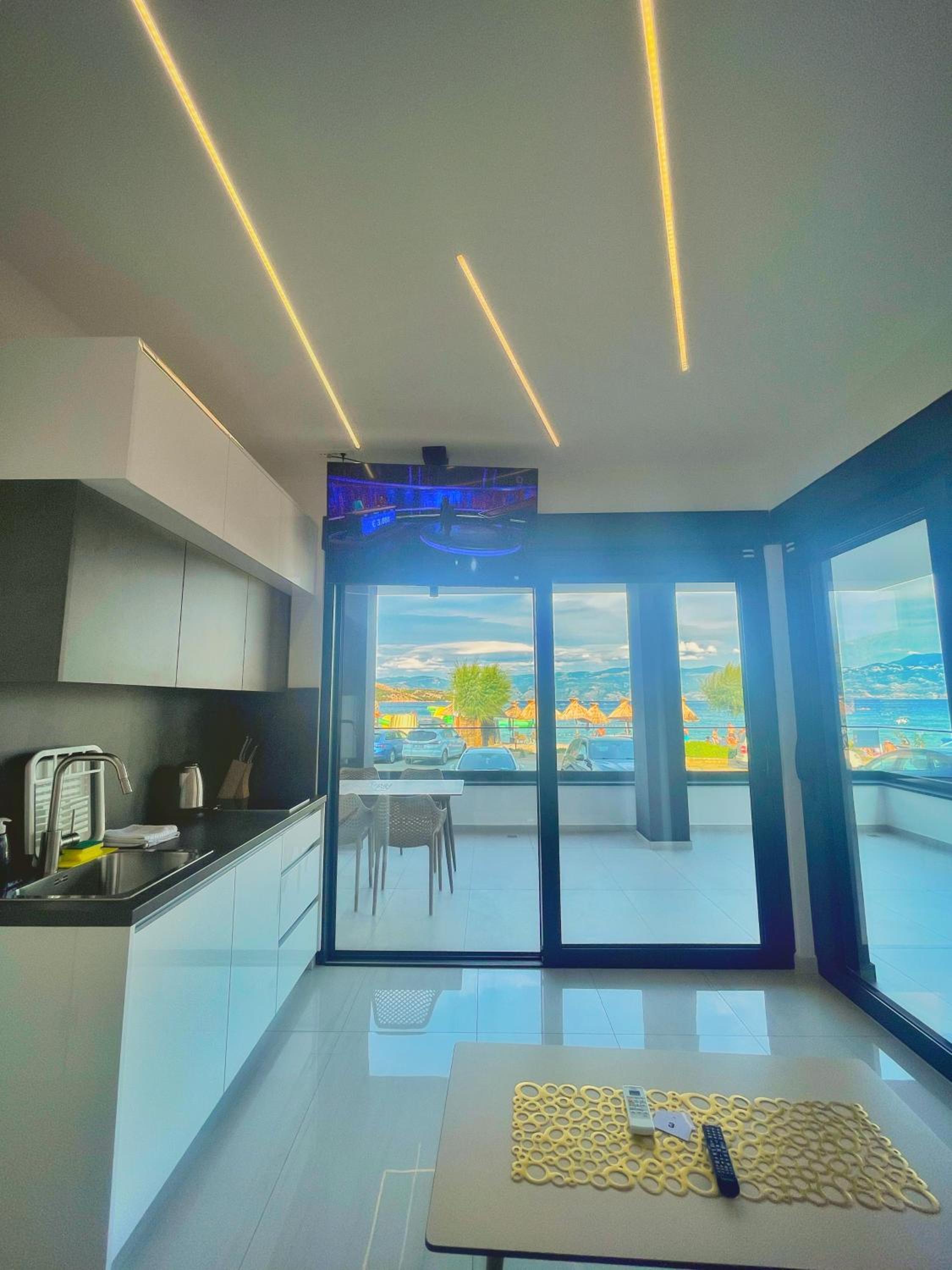 One-Bedroom Apartment with Sea View and Terrace photo 2
