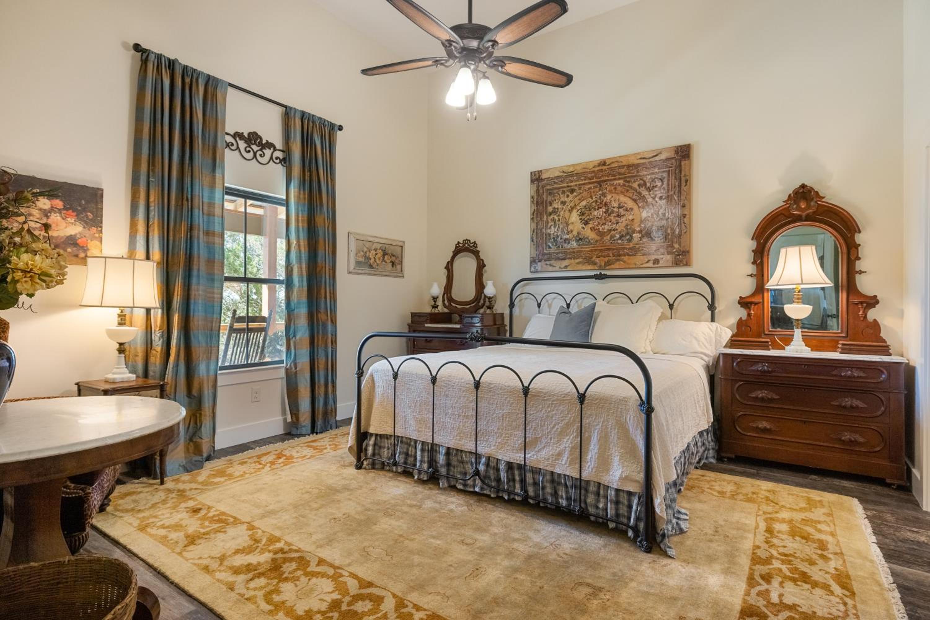 King Suite with Balcony photo 3