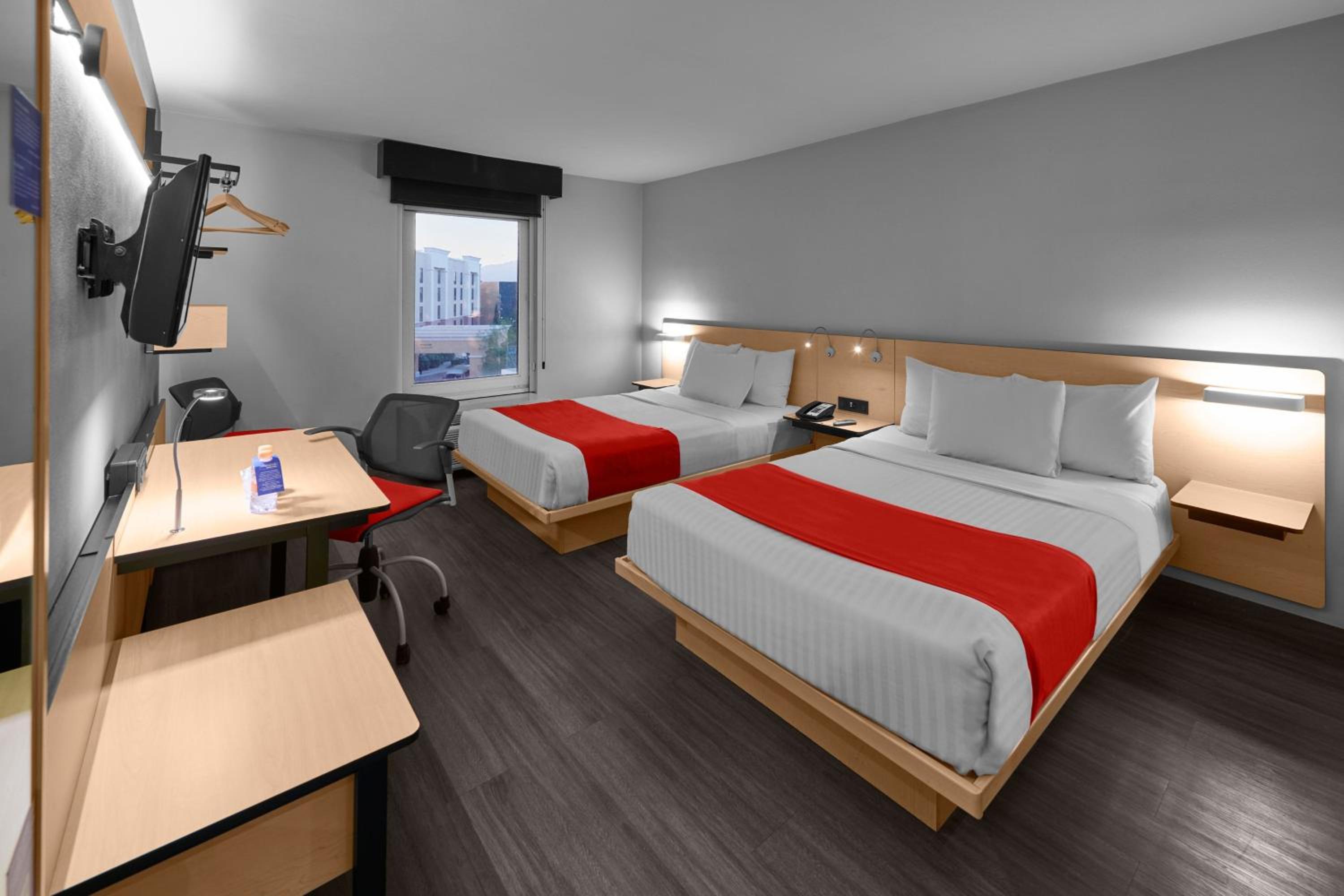 Double Room with Two Double Beds - Photo 2