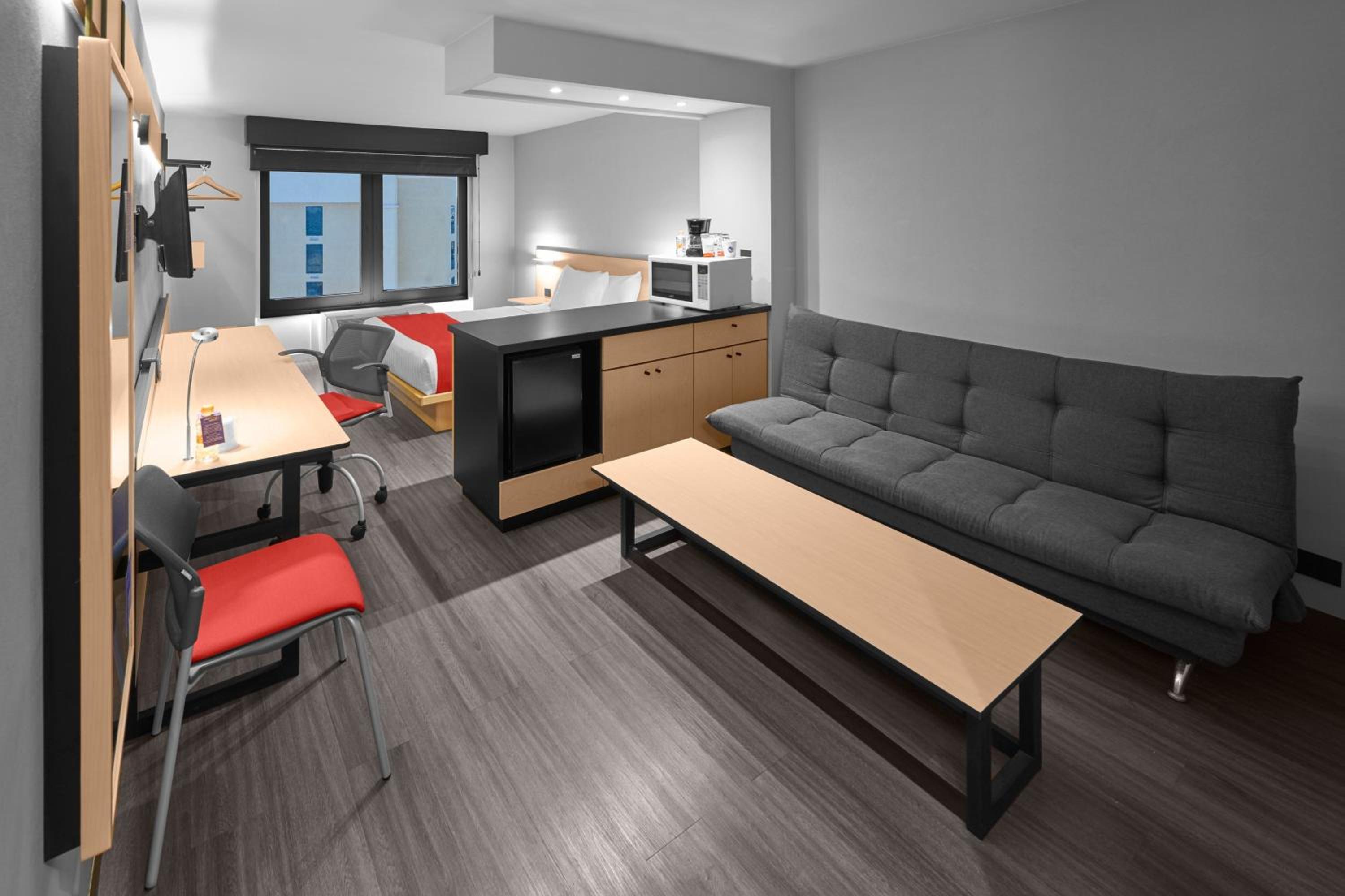 Queen Suite with Sofa Bed - Photo 3