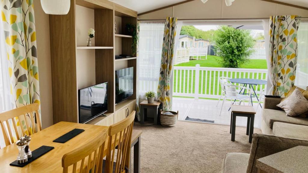 Mobile Home photo 3