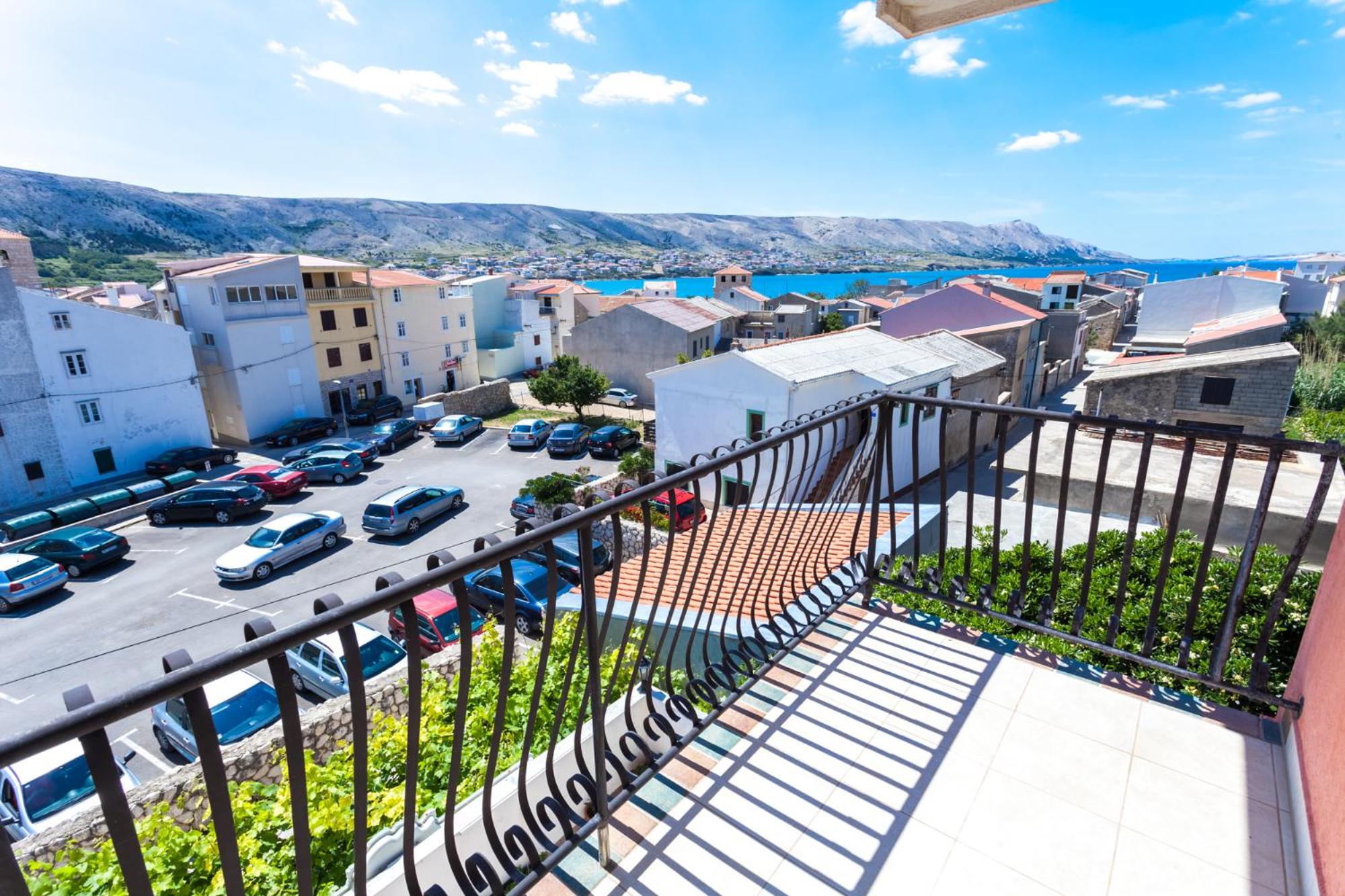 Double Room with Balcony and Sea View - Photo 12