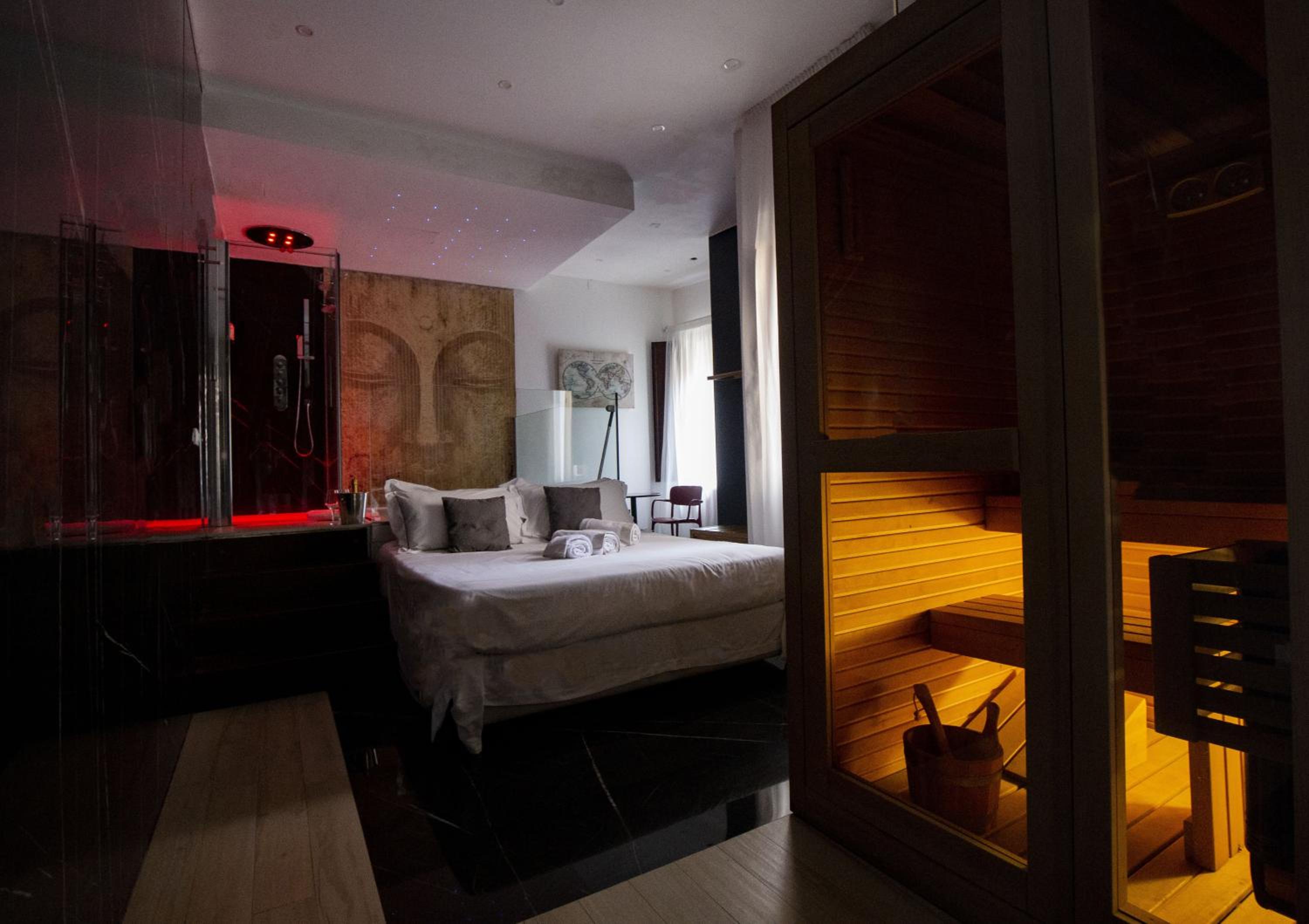 Suite with Spa Access - Photo 4