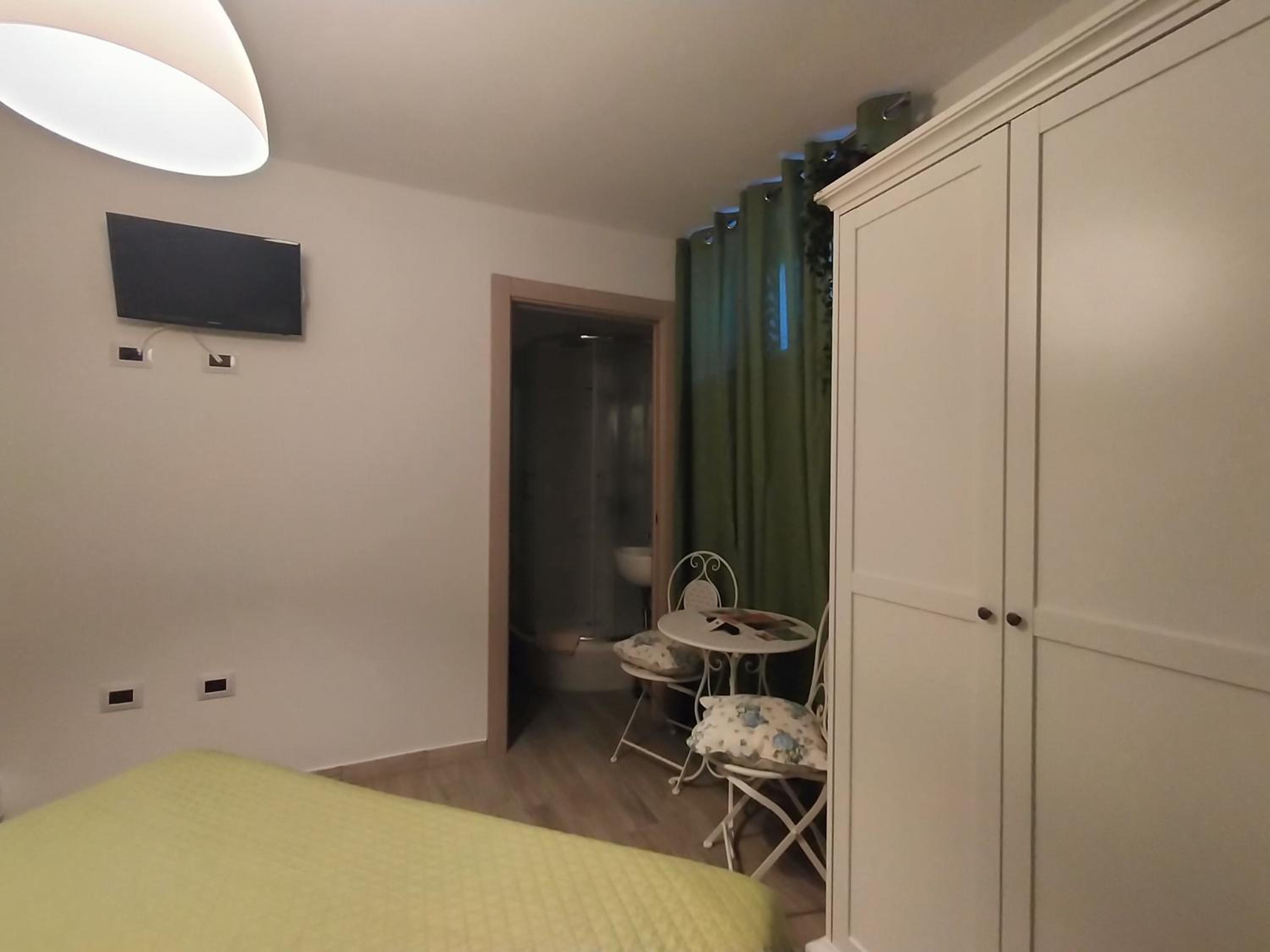 Double or Twin Room with Private Bathroom photo 2