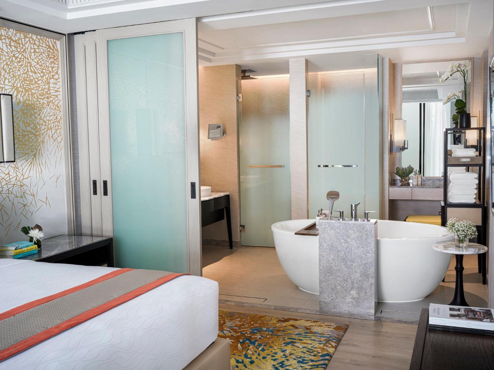 Beachside Suite With Ocean View And Club Lounge Access
