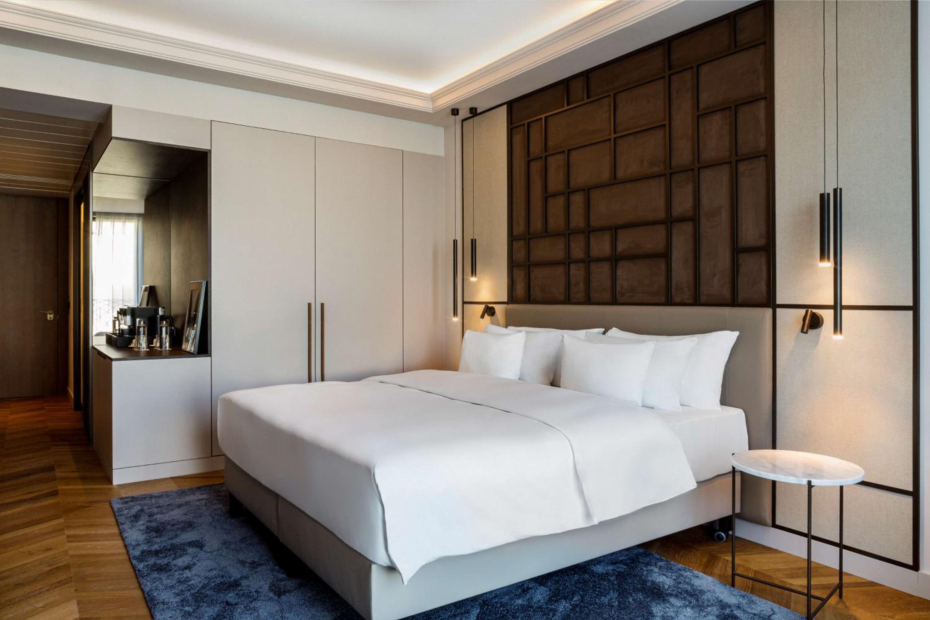 Premium Collection Room