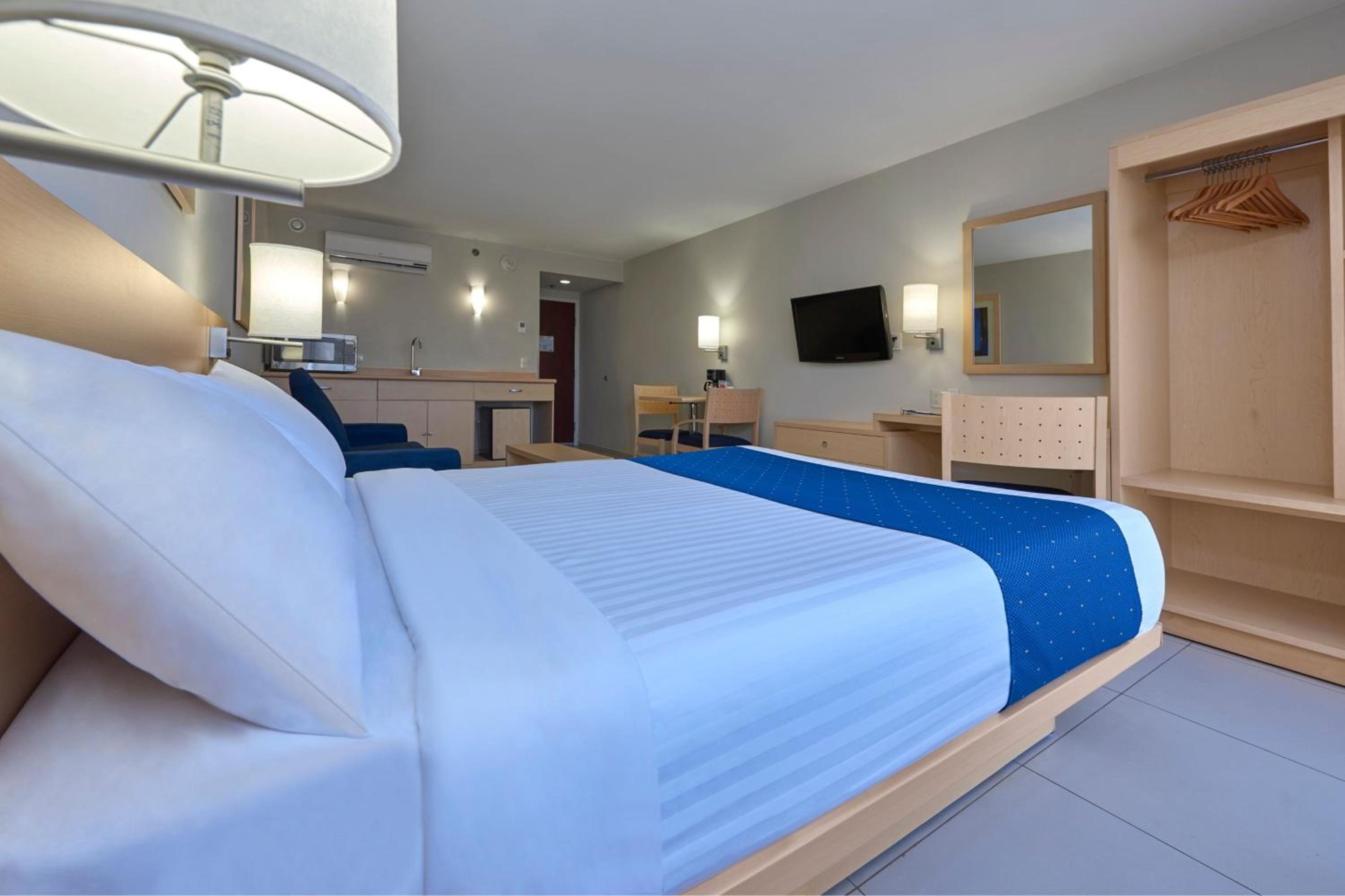Queen Suite with Sofa Bed