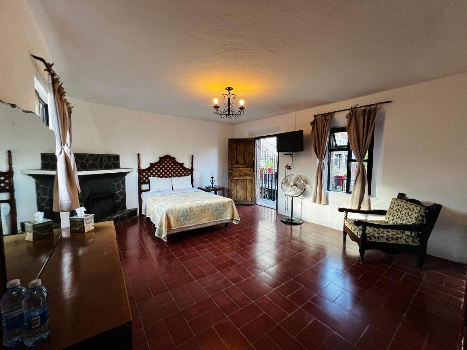 Deluxe Double Room (1 adult + 1 child)