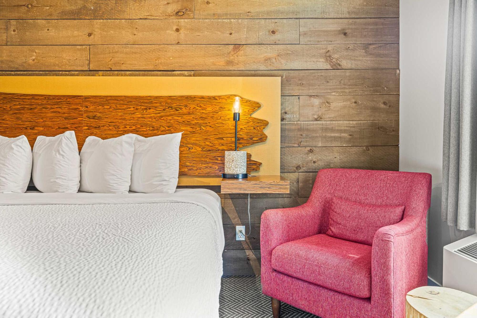 Deluxe King Room