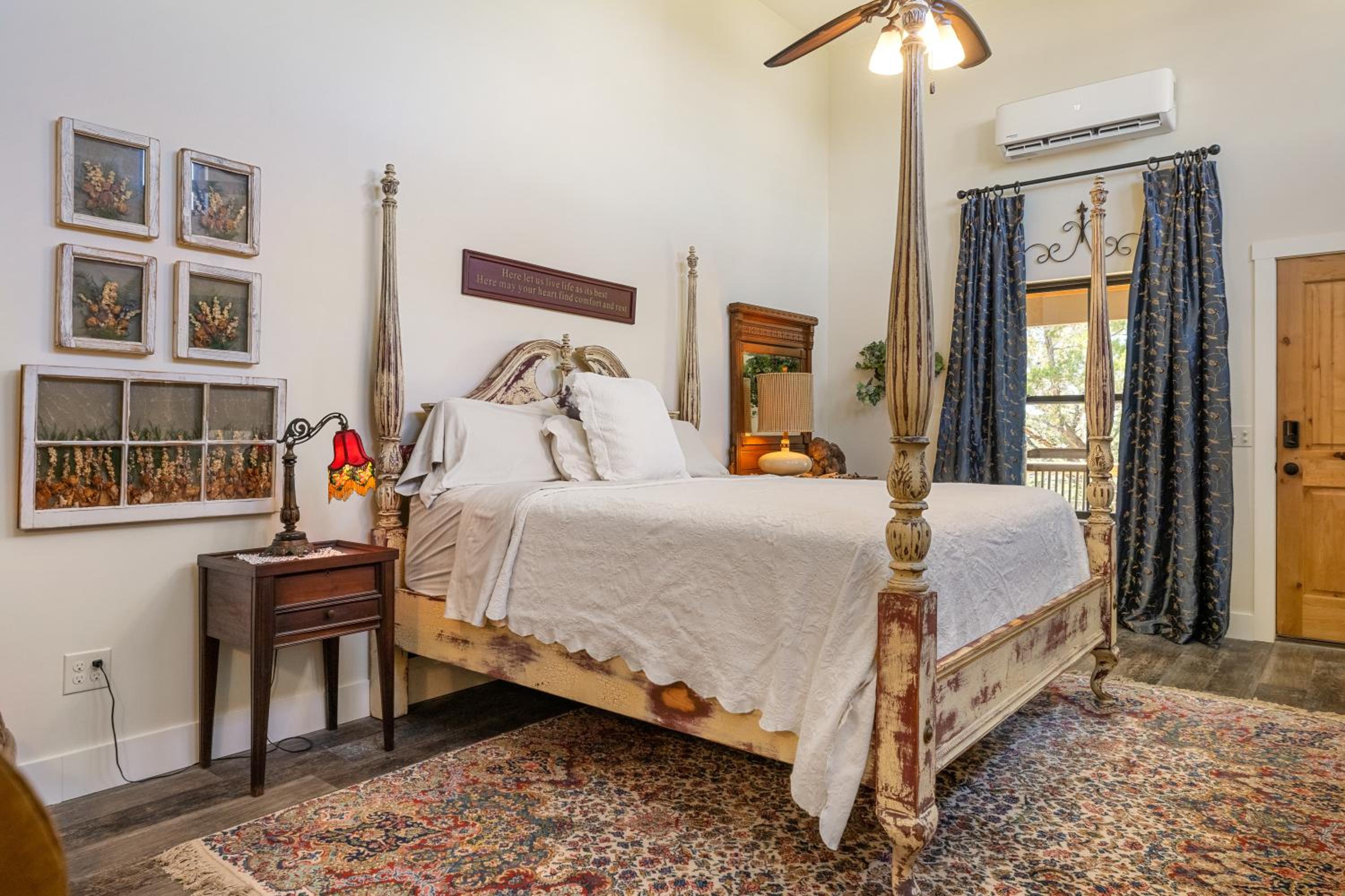 King Suite with Balcony photo 1