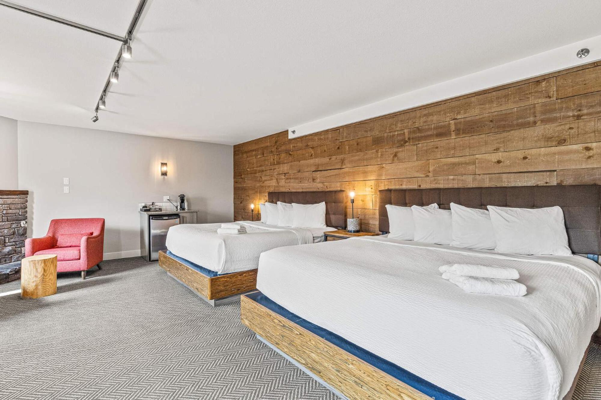 Deluxe Double King Room