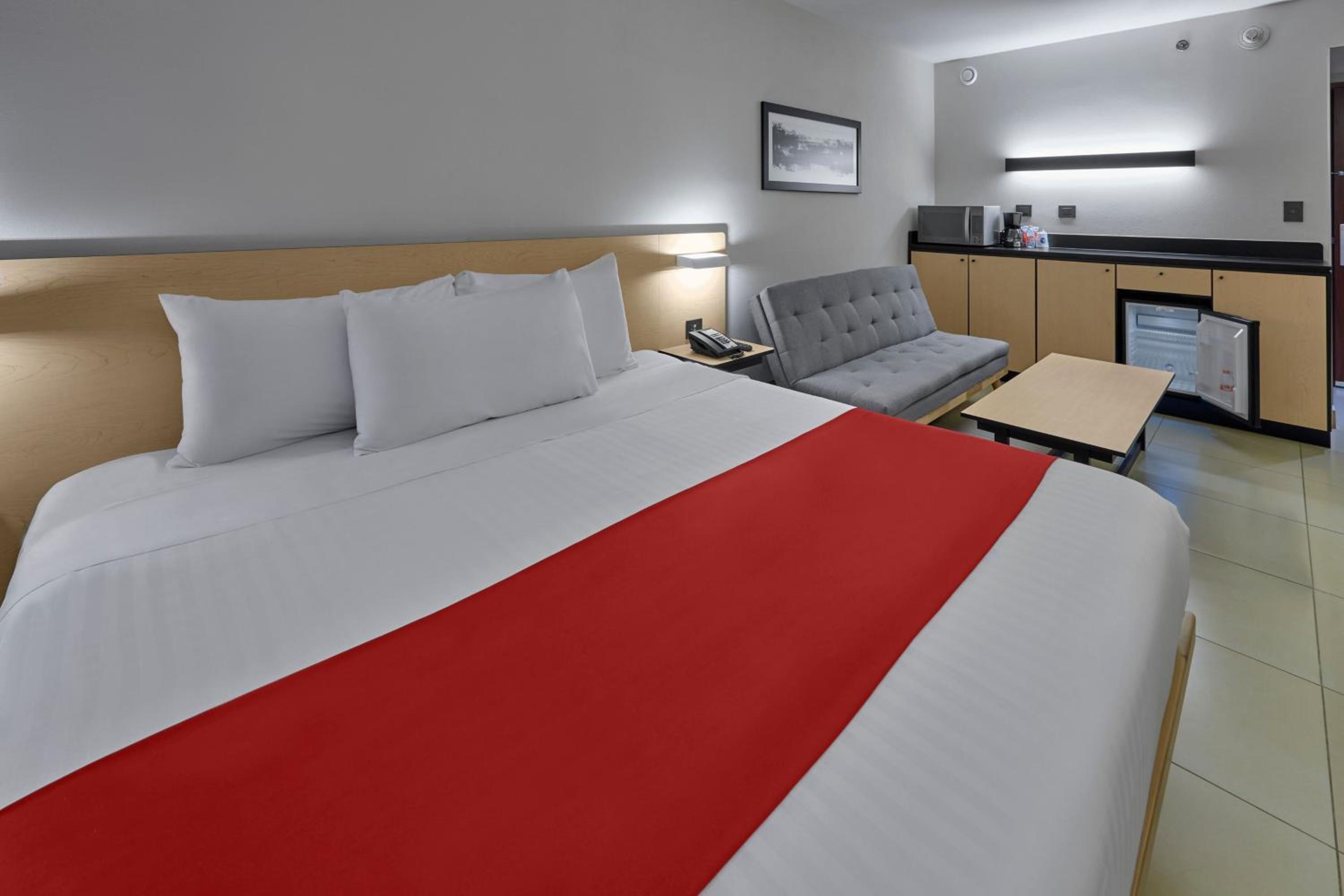 Superior Queen Room with Sofa Bed photo 3