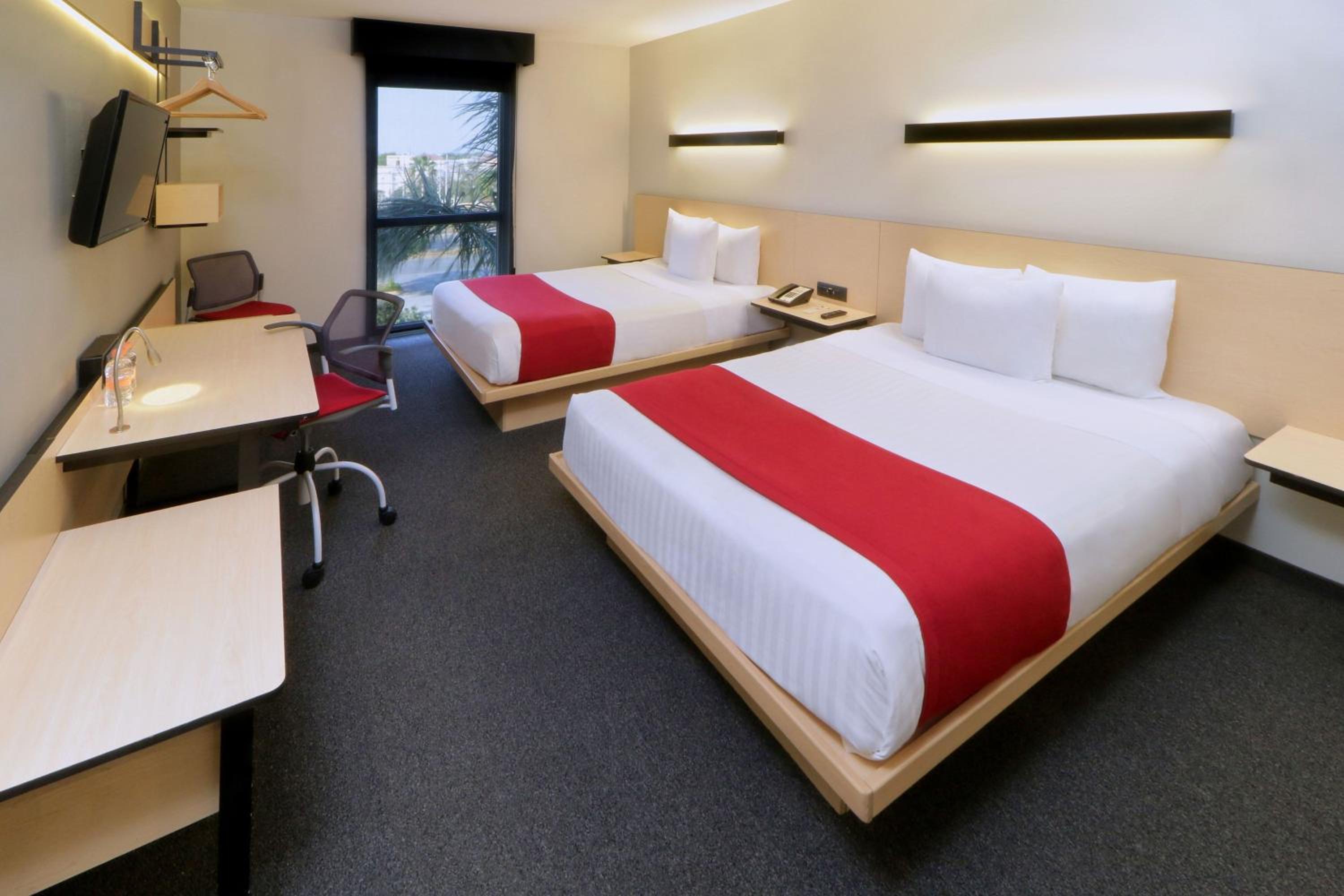 Double Room with Two Double Beds - Photo 8