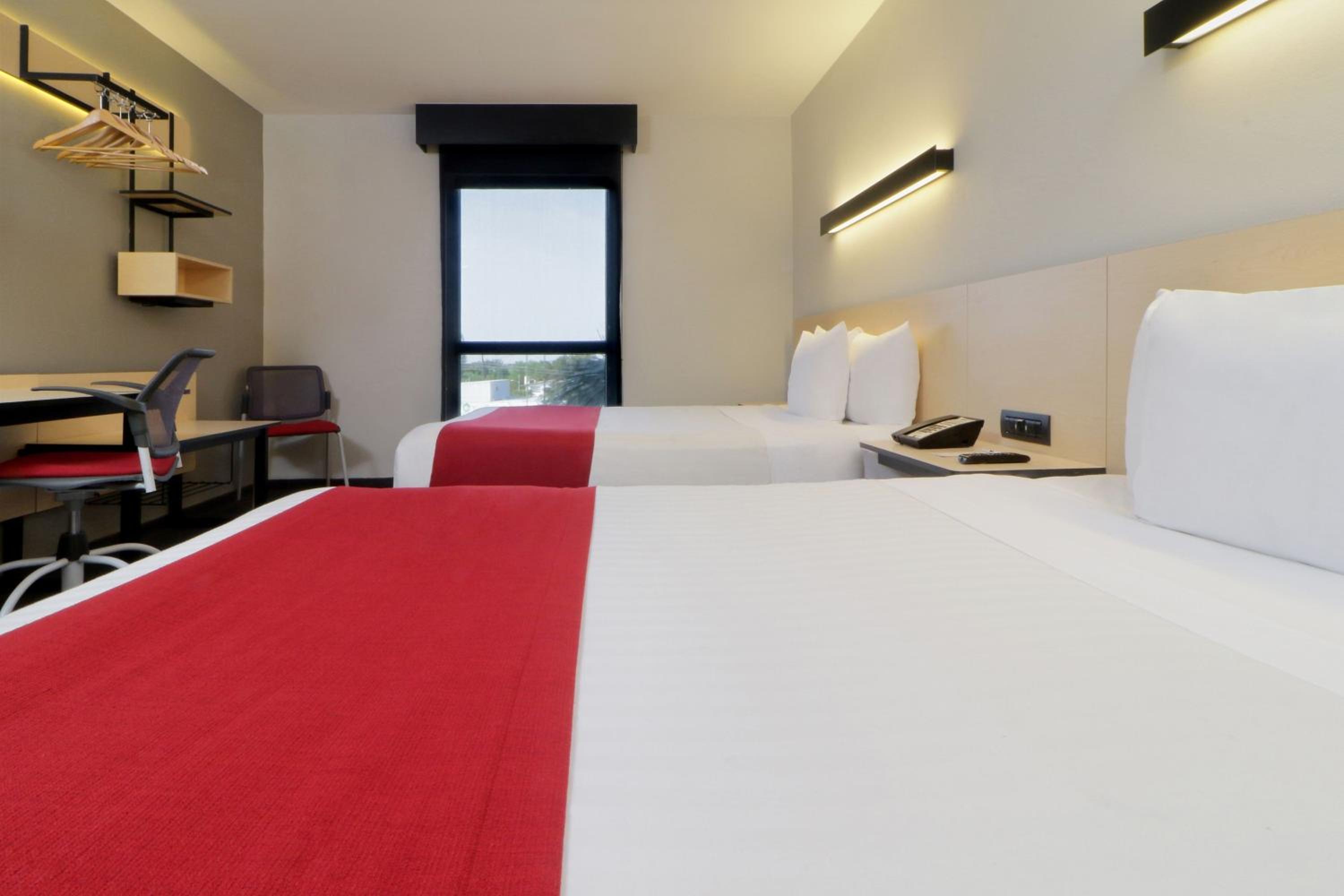 Double Room with Two Double Beds - Photo 7