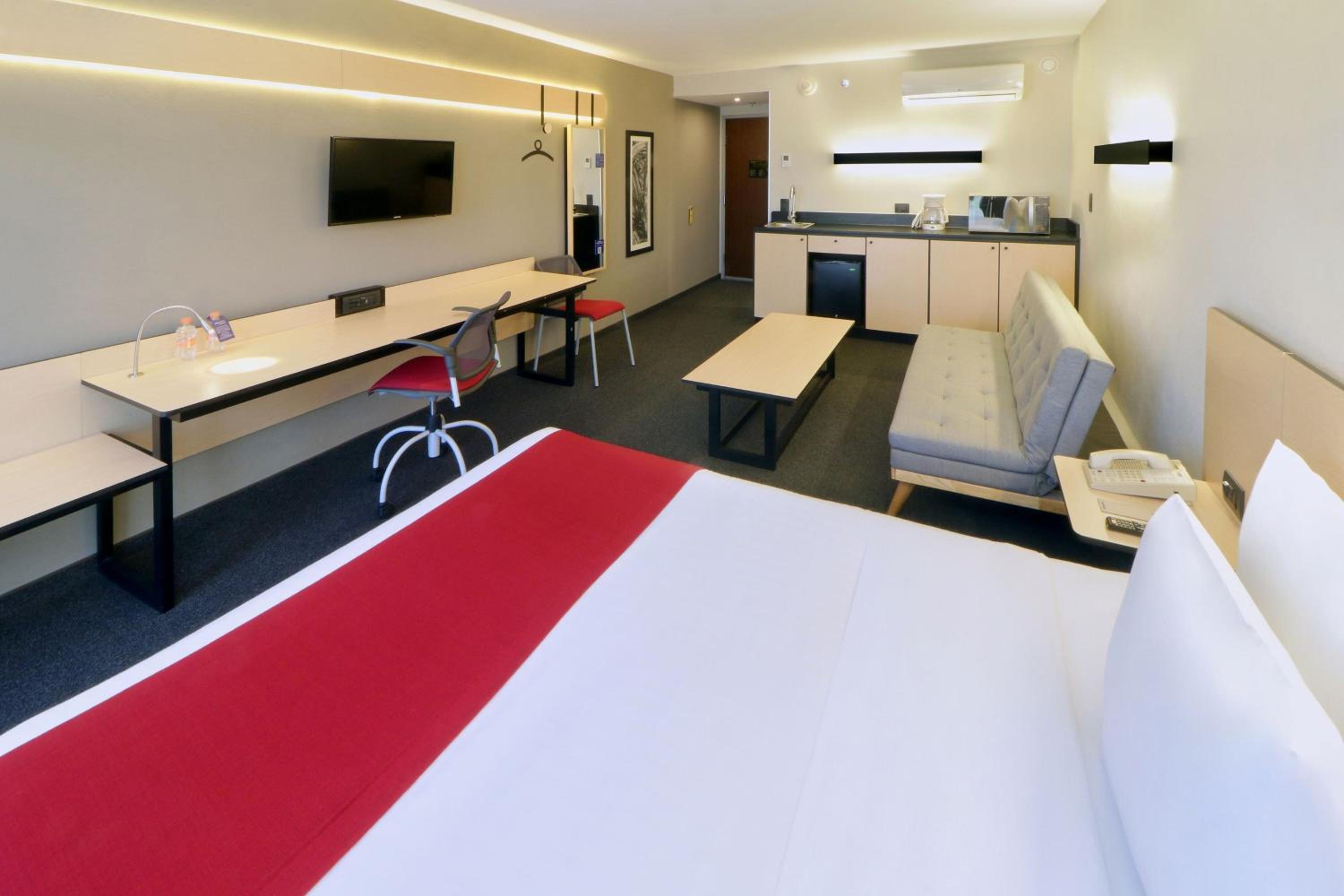 Superior Queen Room with Sofa Bed - Photo 1