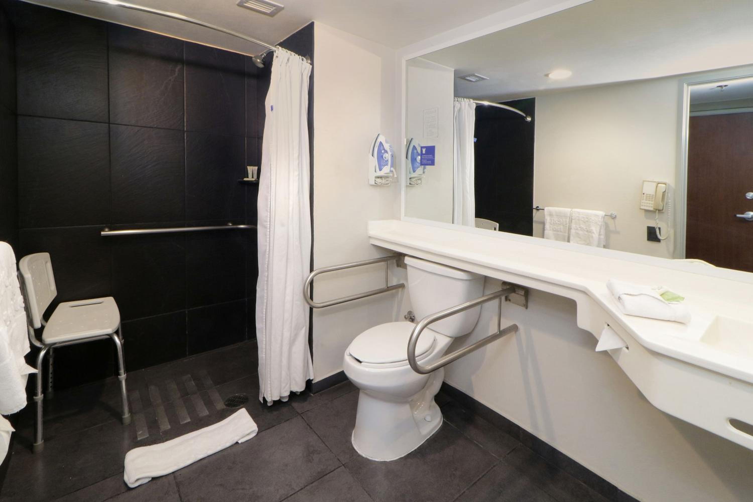 Queen Room - Photo 8