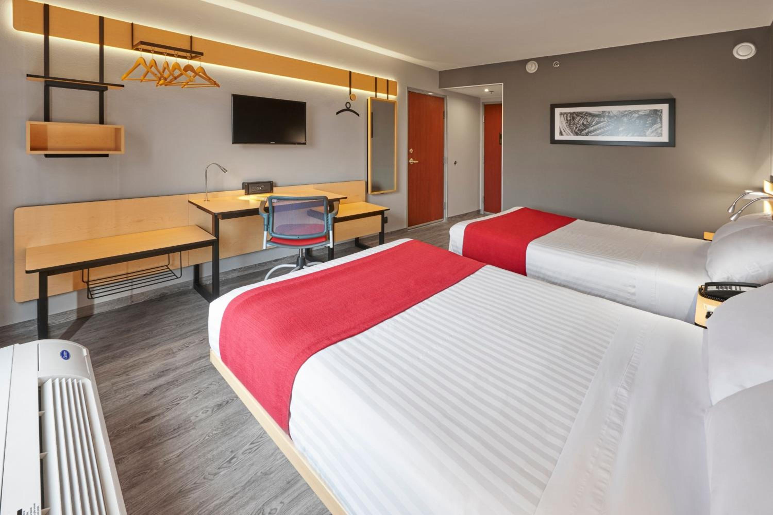 Double Room with Two Double Beds - Photo 7