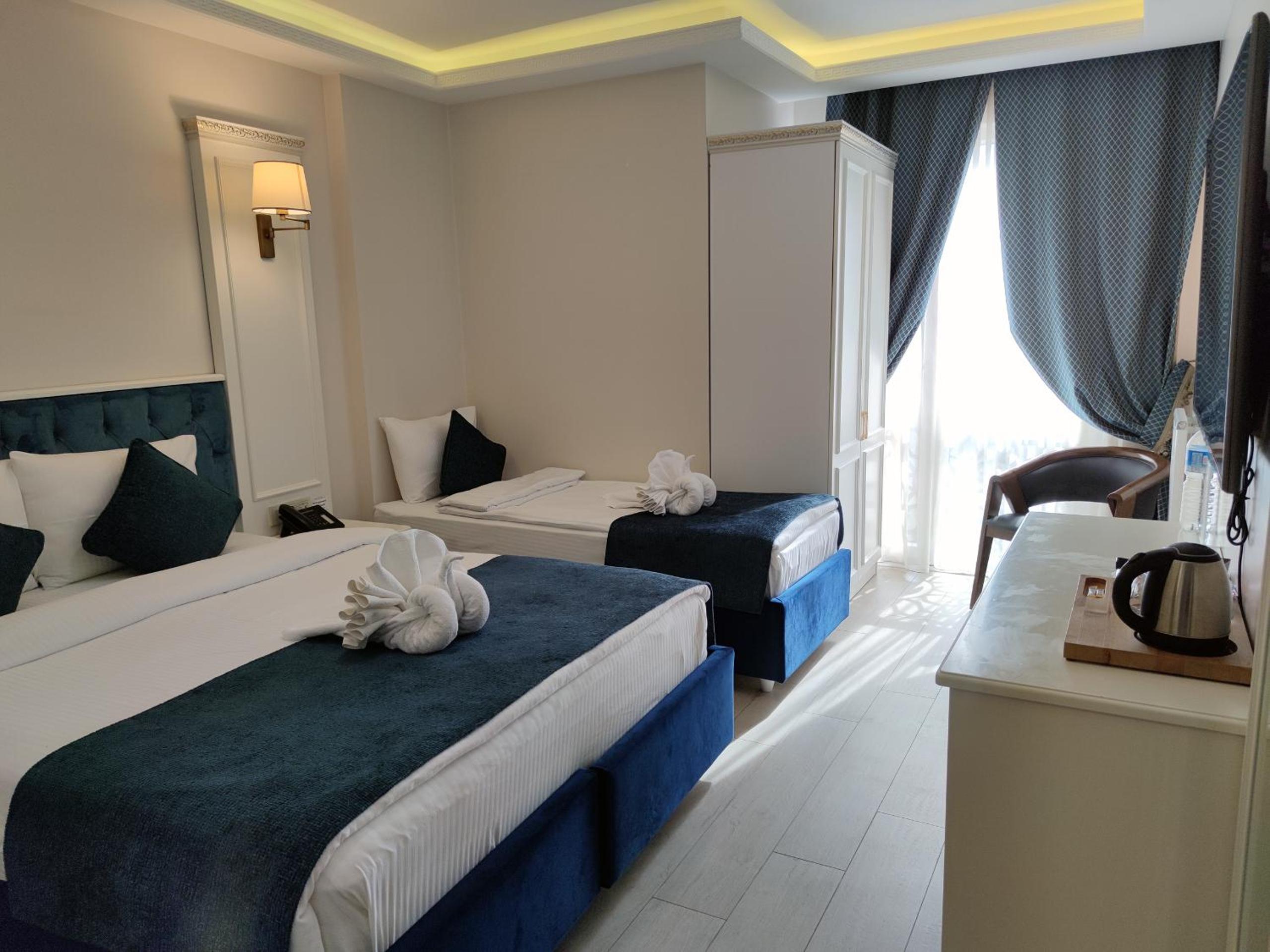 Deluxe Triple Room photo 2