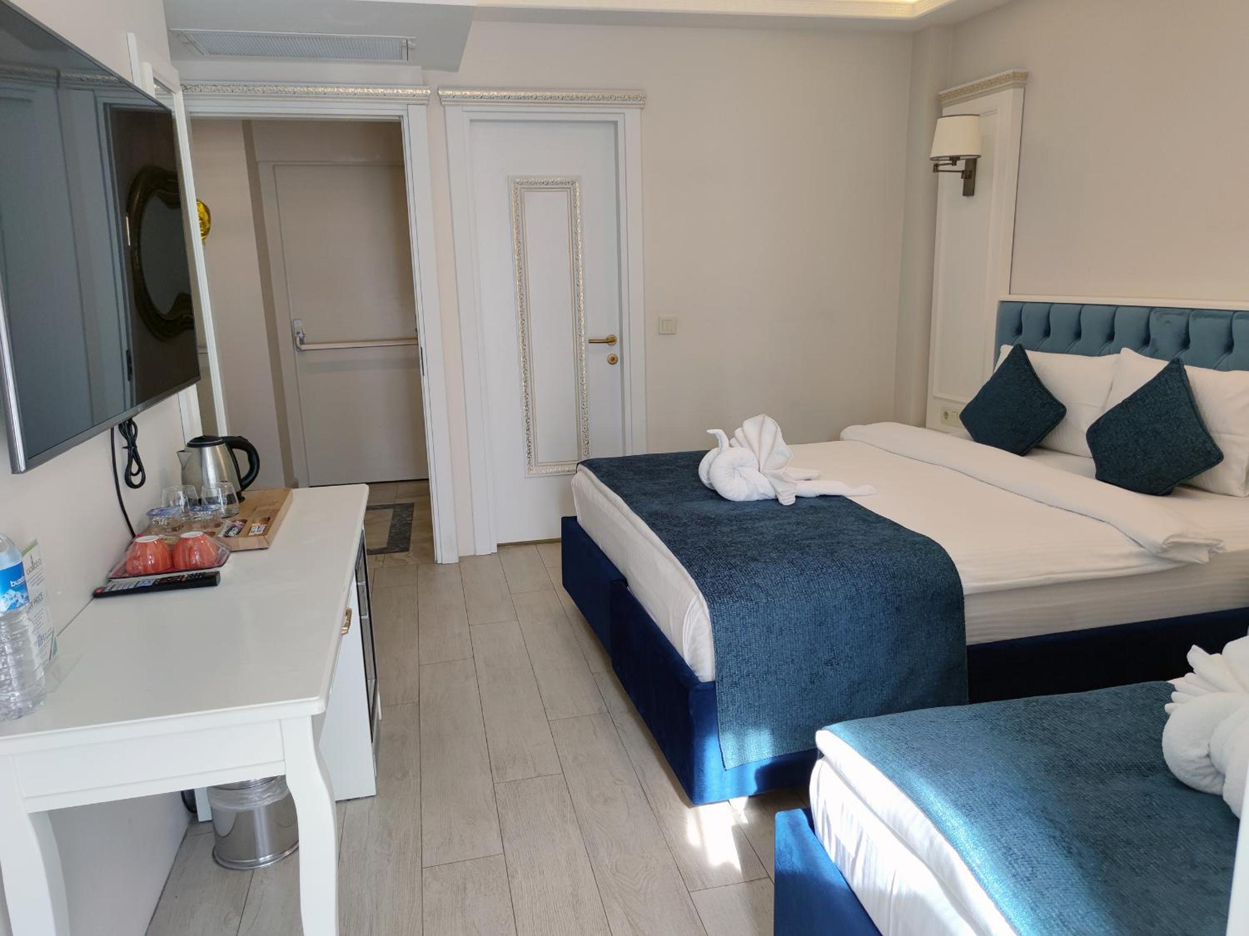 Deluxe Triple Room photo 3