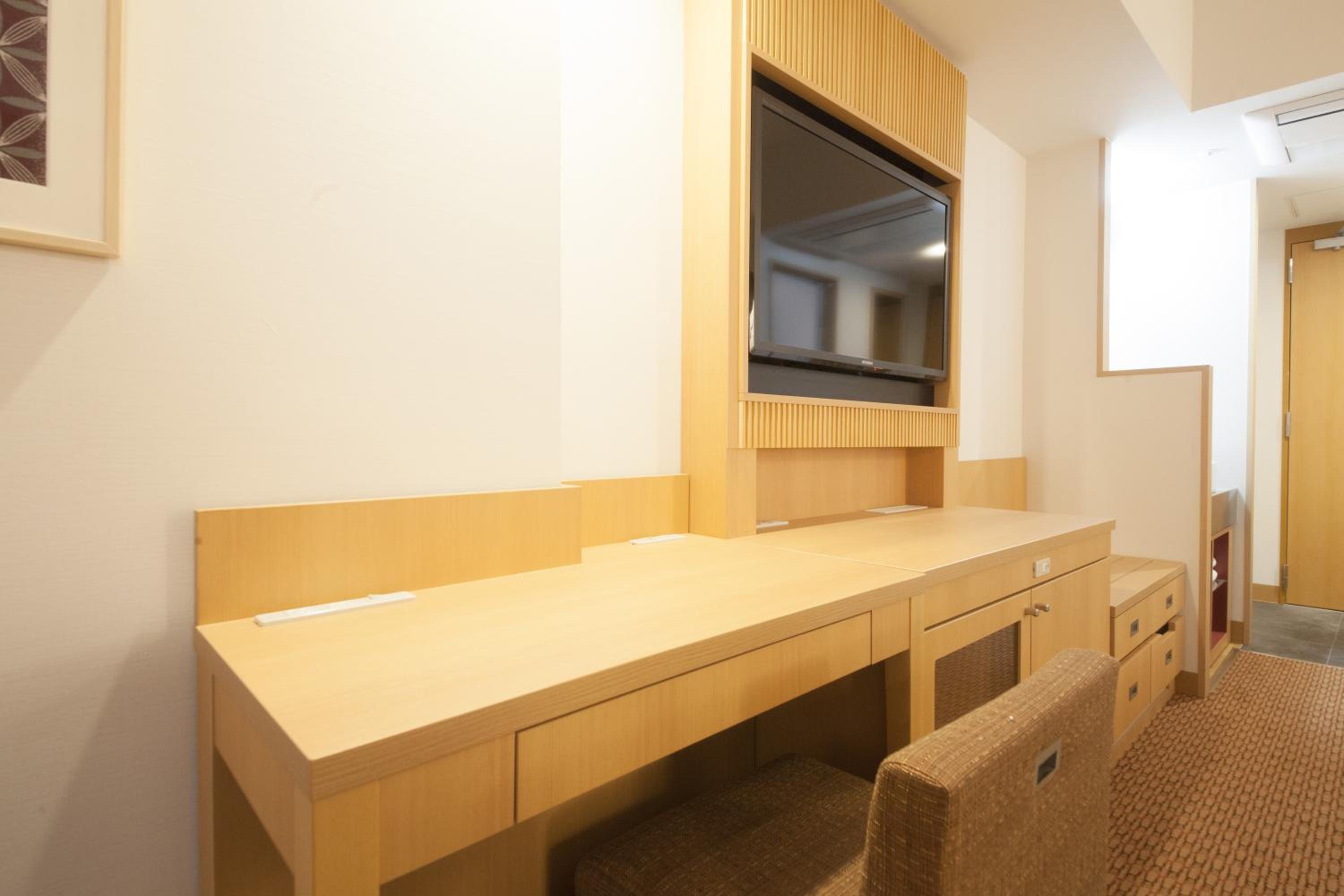 Superior Twin Room with Extra Bed - Non-Smoking - Photo 1