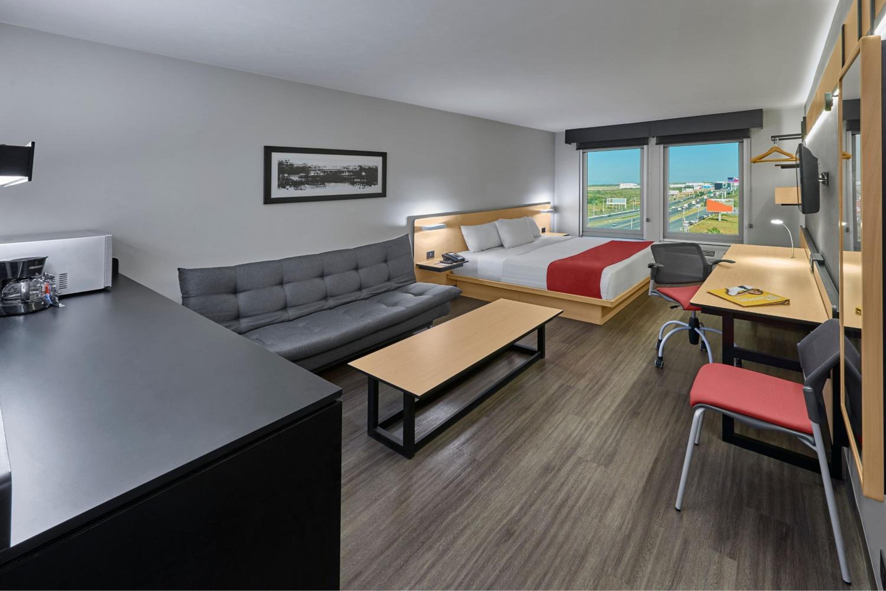 Superior Queen Room with Sofa Bed - Photo 2