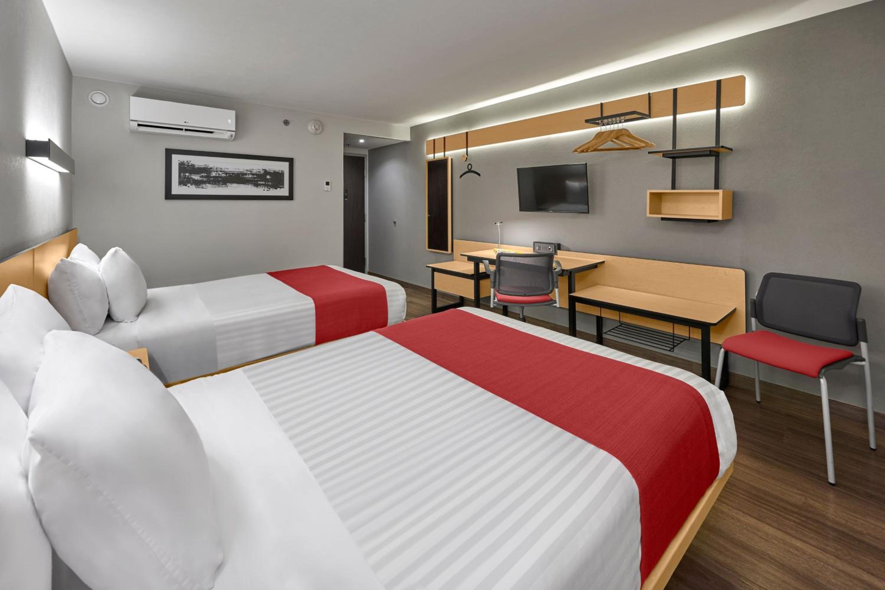 Double Room with Two Double Beds - Photo 1