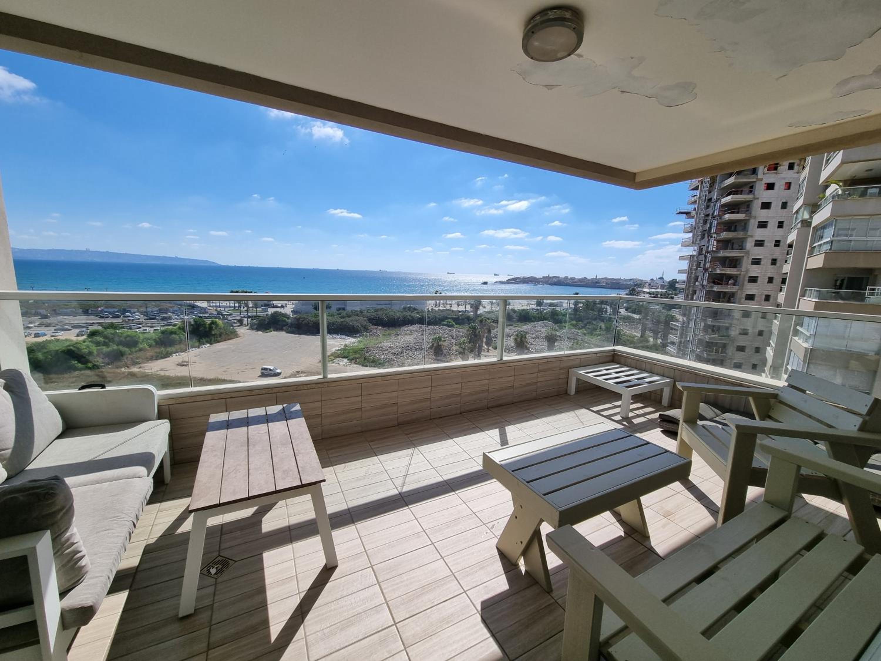 Apartment with Sea View - Photo 3