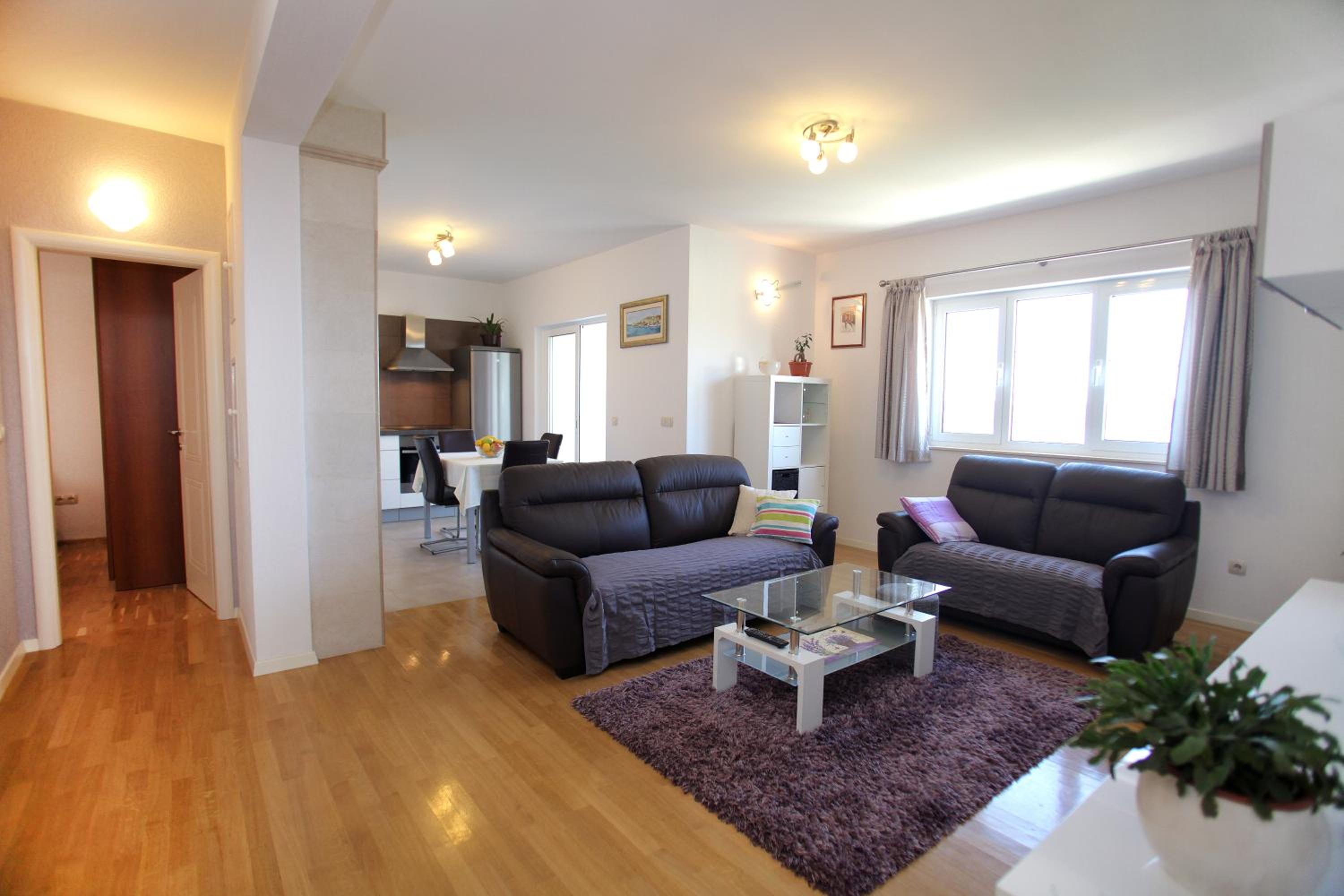 Deluxe Three-Bedroom Apartment photo 1
