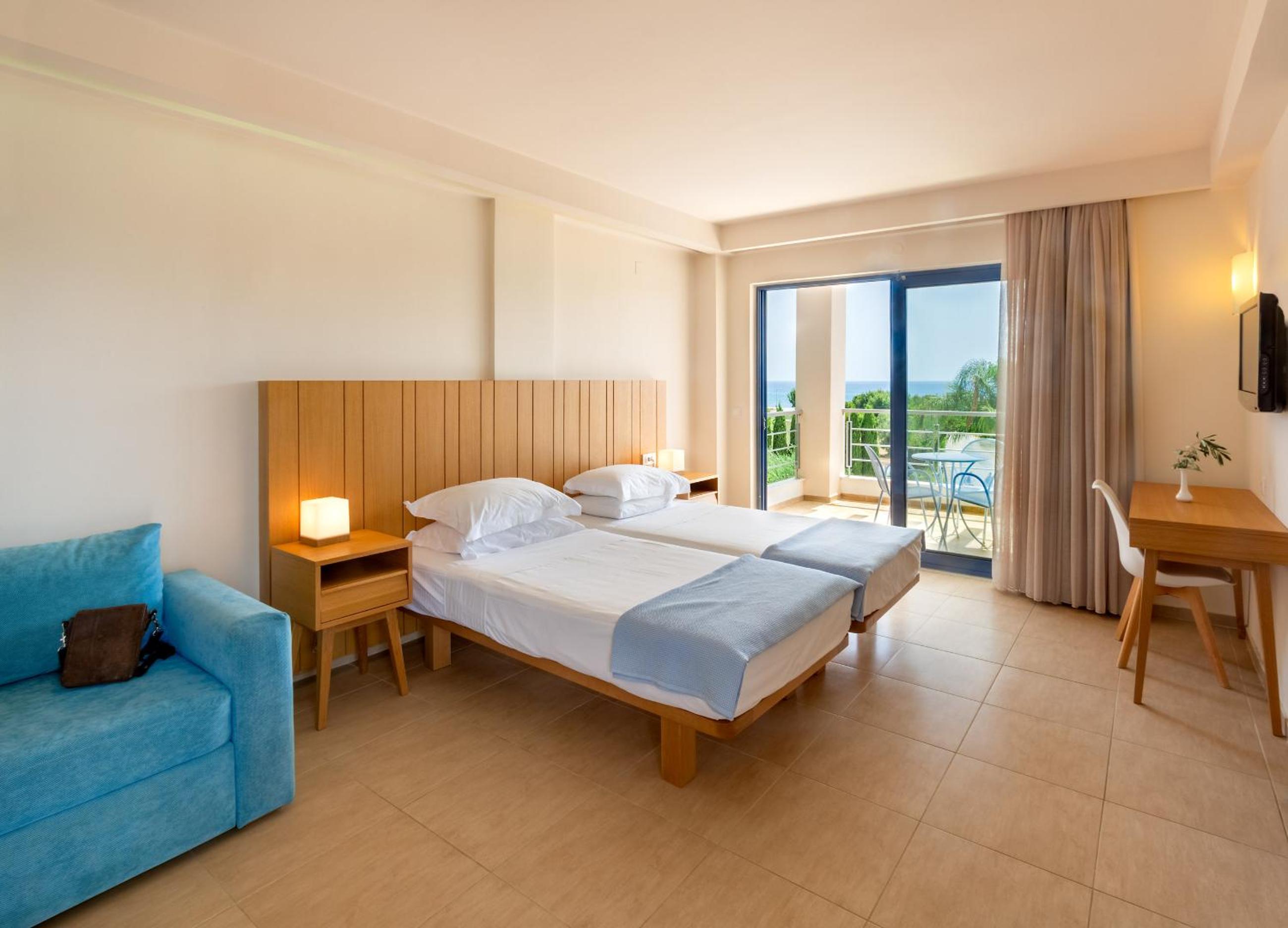 Deluxe Family Room with Sea View - Photo 2