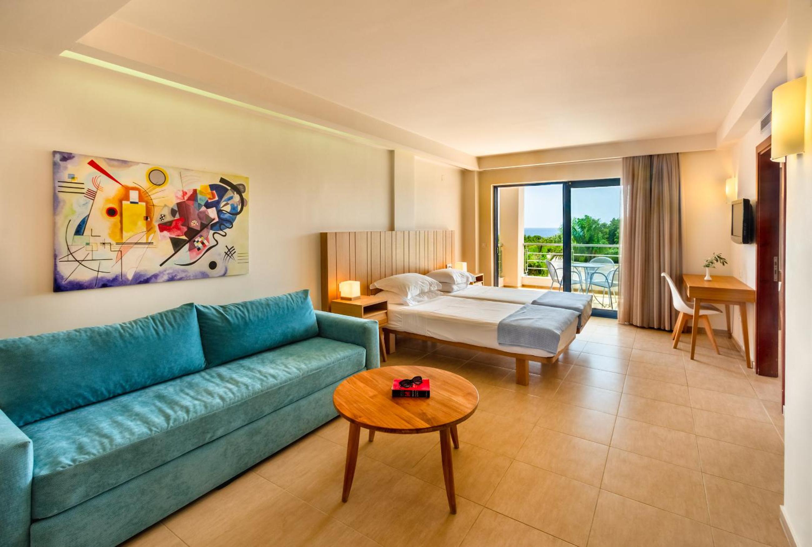 Deluxe Family Room with Sea View - Photo 8
