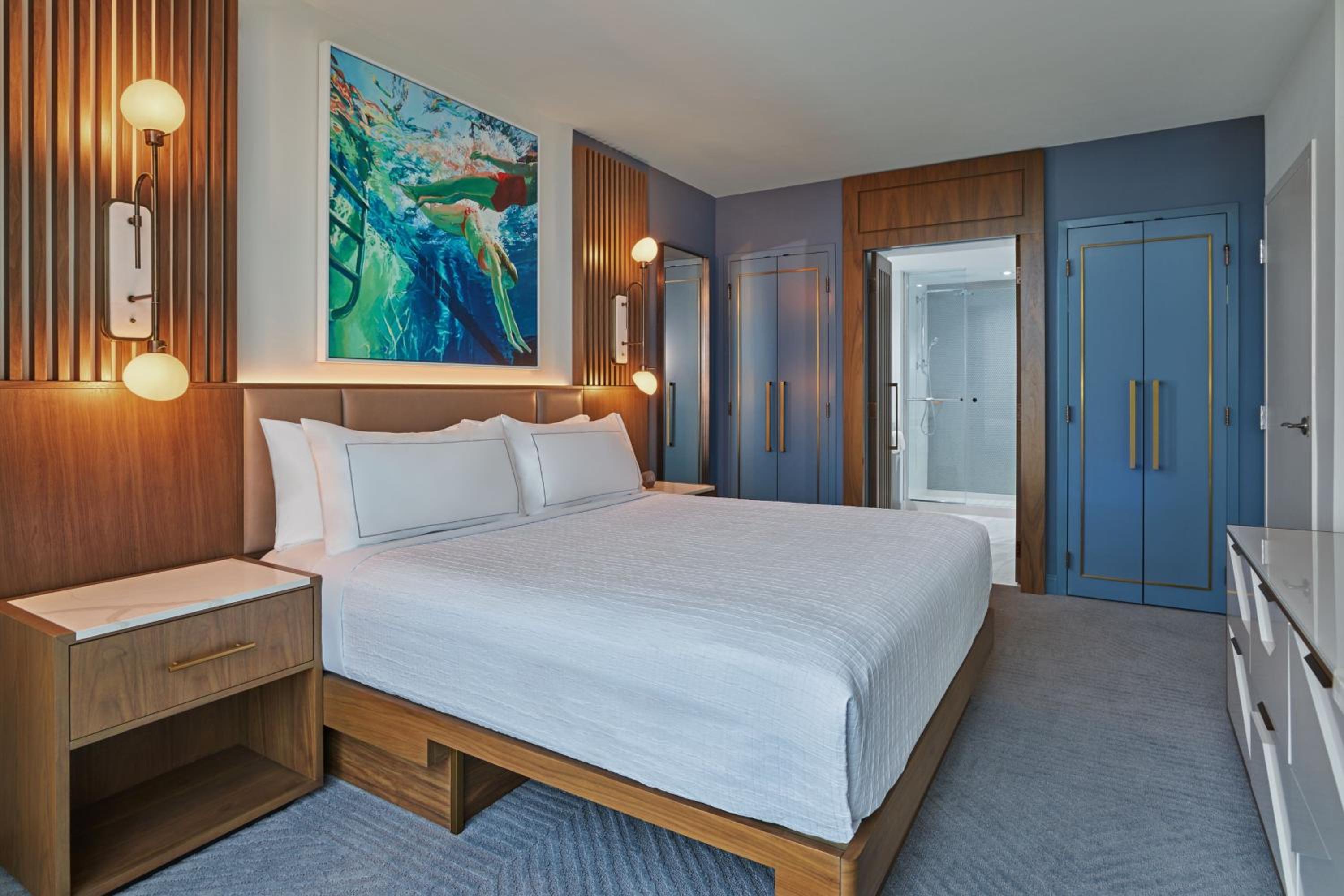 Traditional King Room with Sofa Bed and Adapted Tub - Mobility and Hearing Accessible (Includes Early Entry To Disney Theme Parks)
