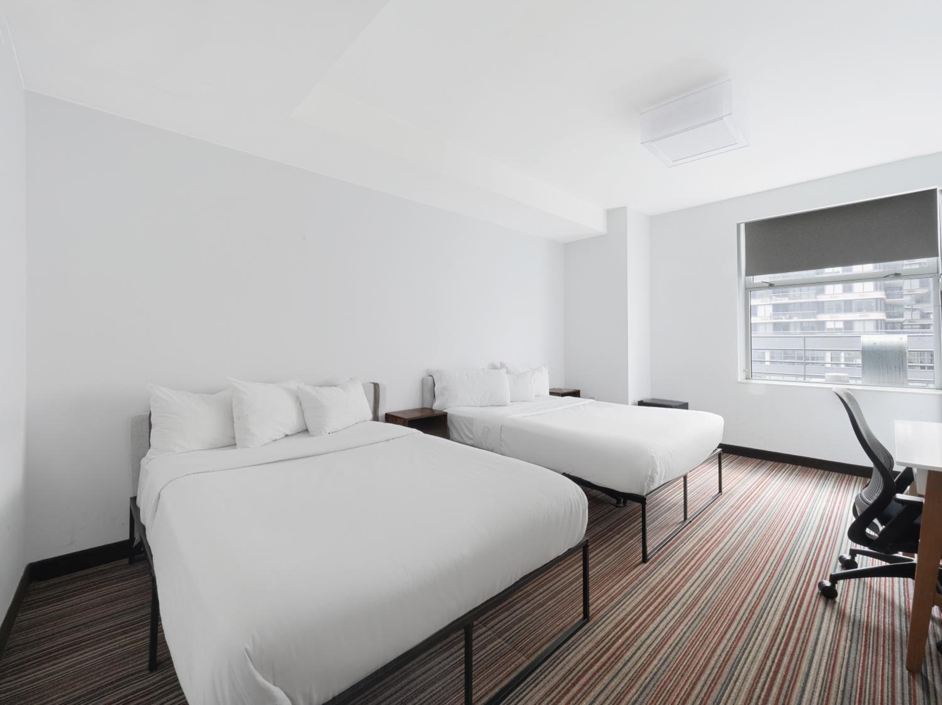 Double Room With Parade View - Non-Smoking photo 2