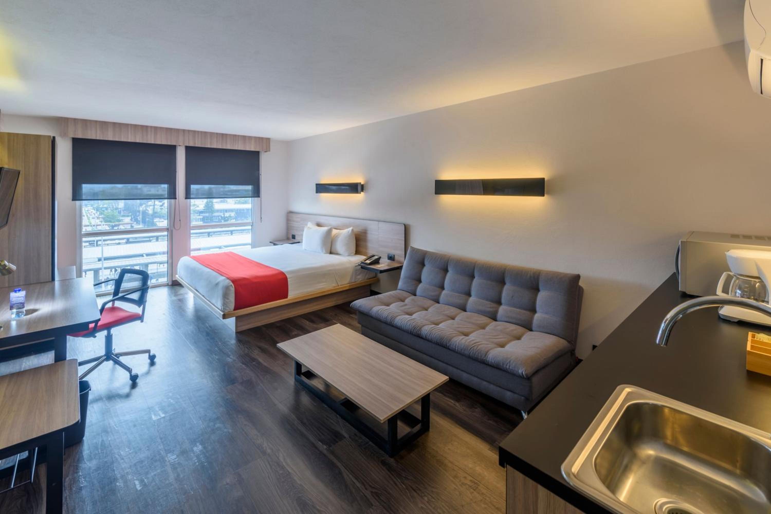 Superior Queen Room with Sofa Bed photo 3