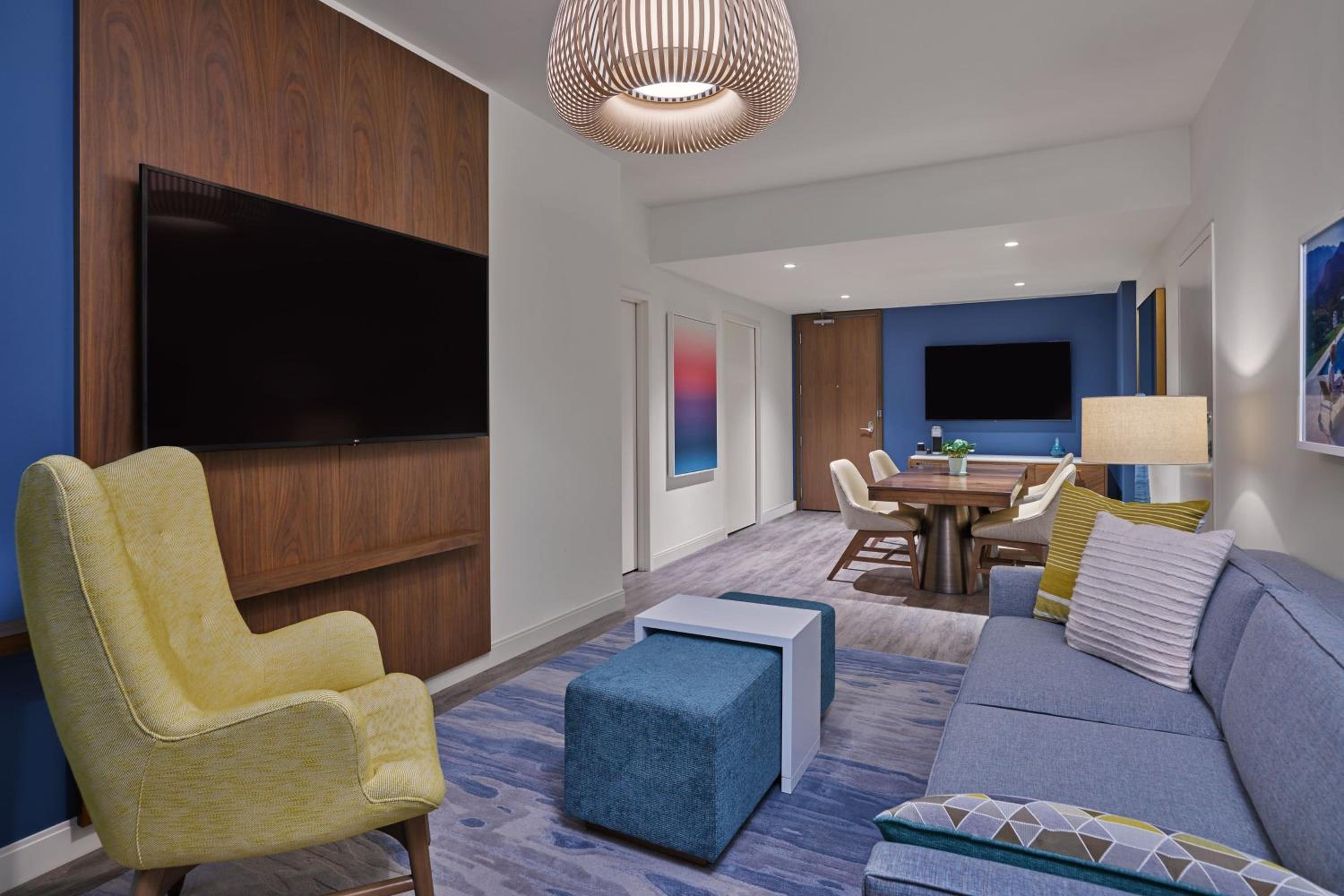 Signature King Suite with Sofa Bed and Tub - Mobility/Hearing Accessible