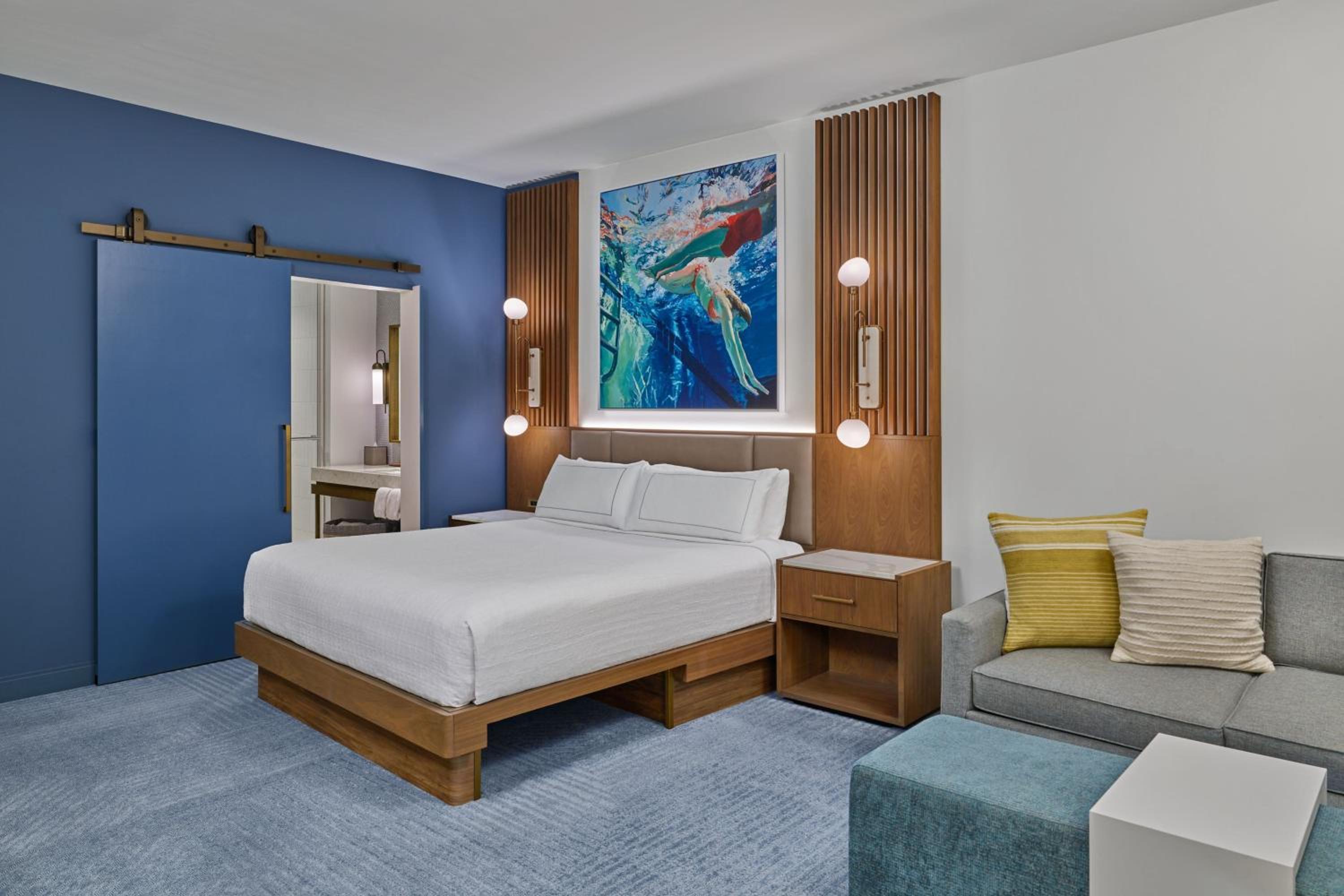 Junior, Suite, 1 King, Sofa bed (Includes Early Entry To Disney Theme Parks)