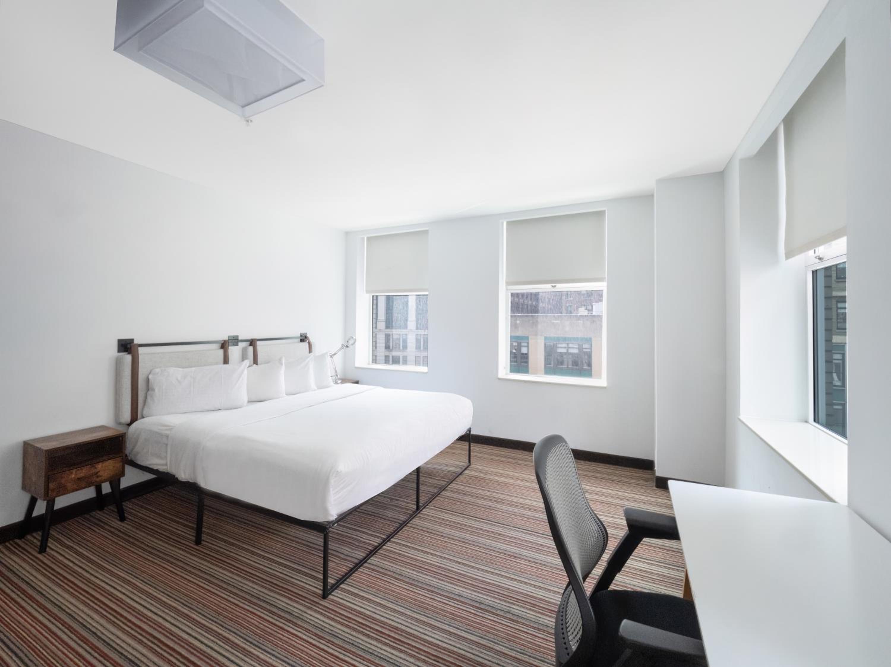 King Room - Non-Smoking photo 2