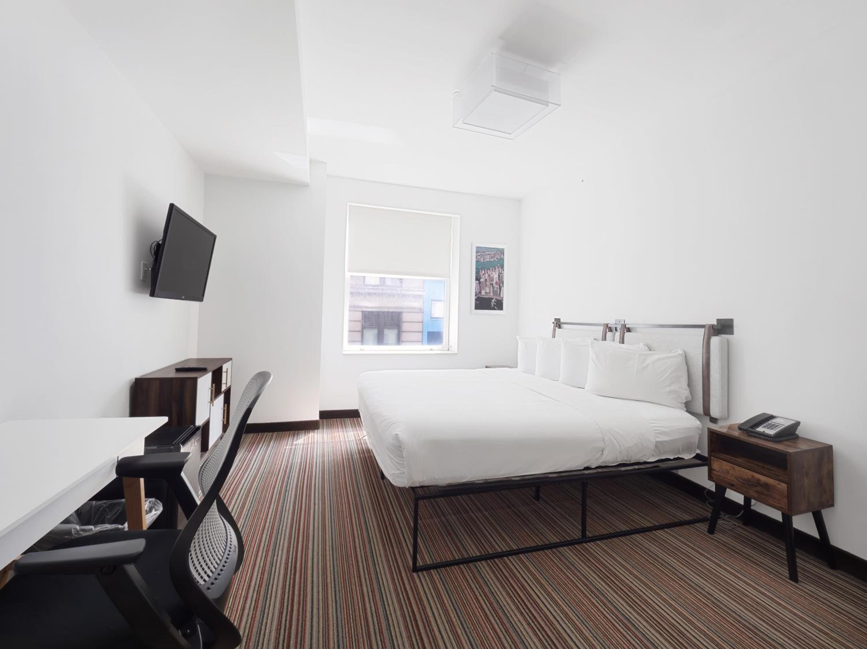 King Room - Non-Smoking photo 3