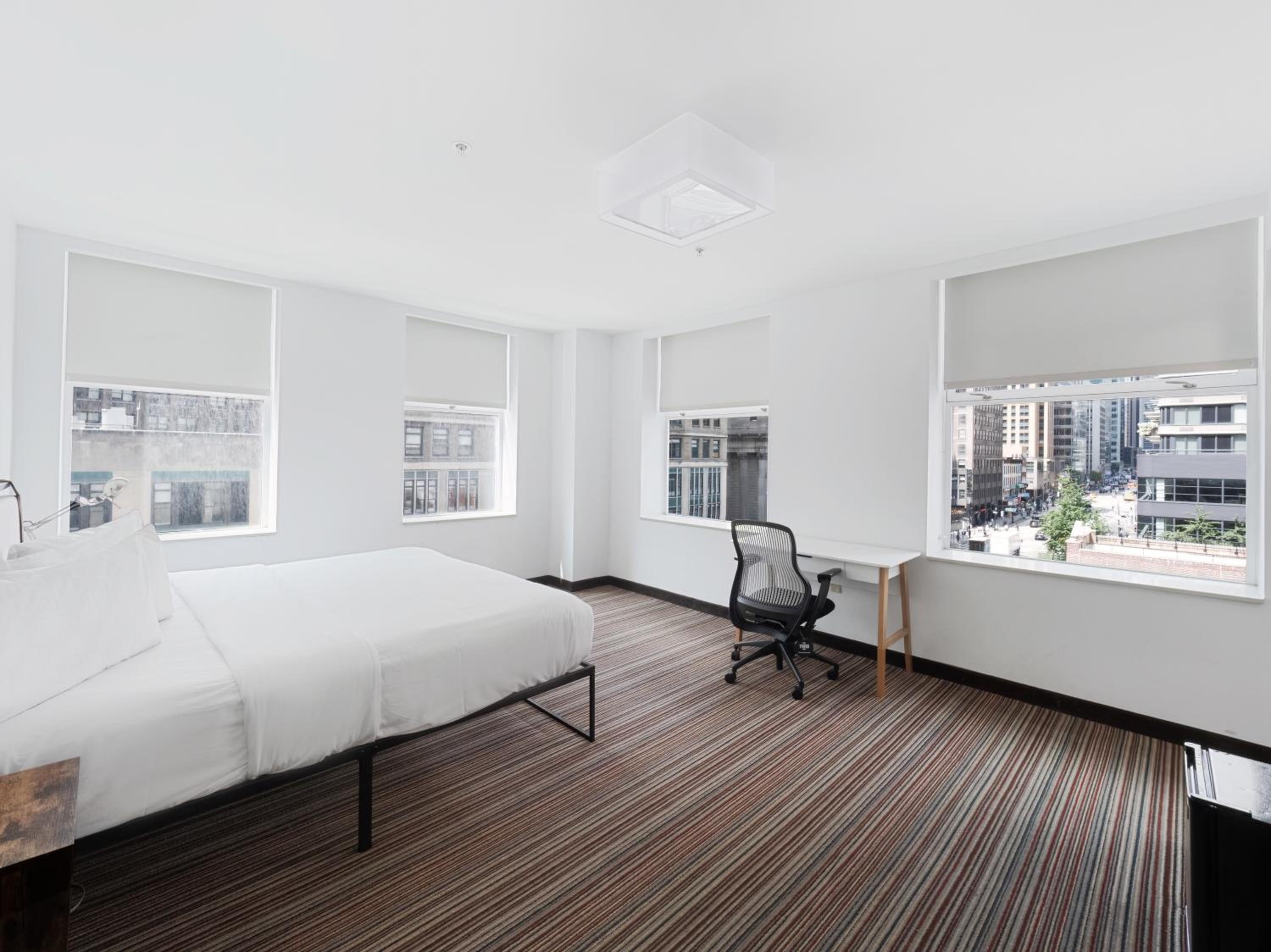King Suite With Parade View - Non-Smoking photo 2