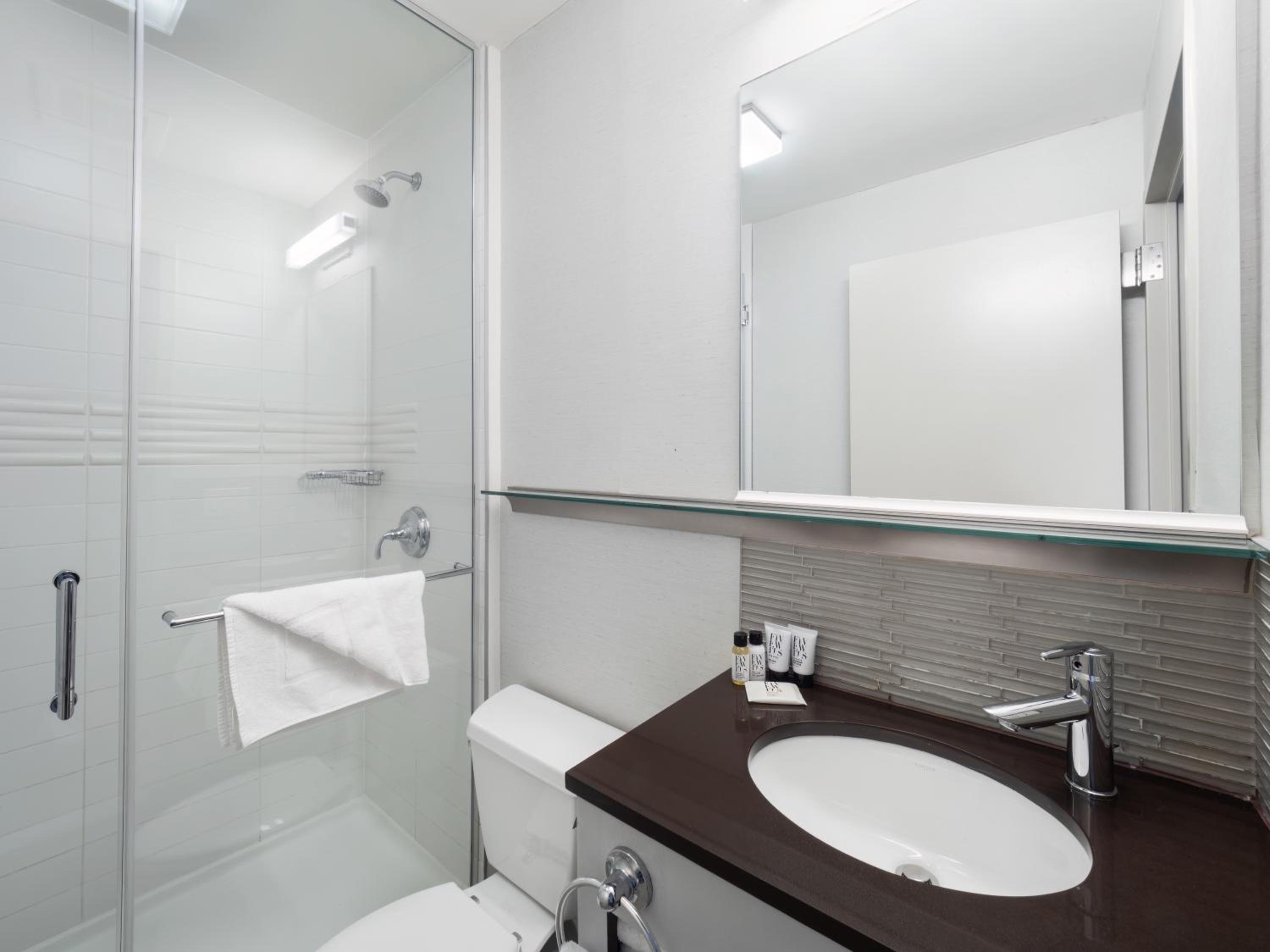 Deluxe Double Room With Parade View - Non-Smoking photo 2
