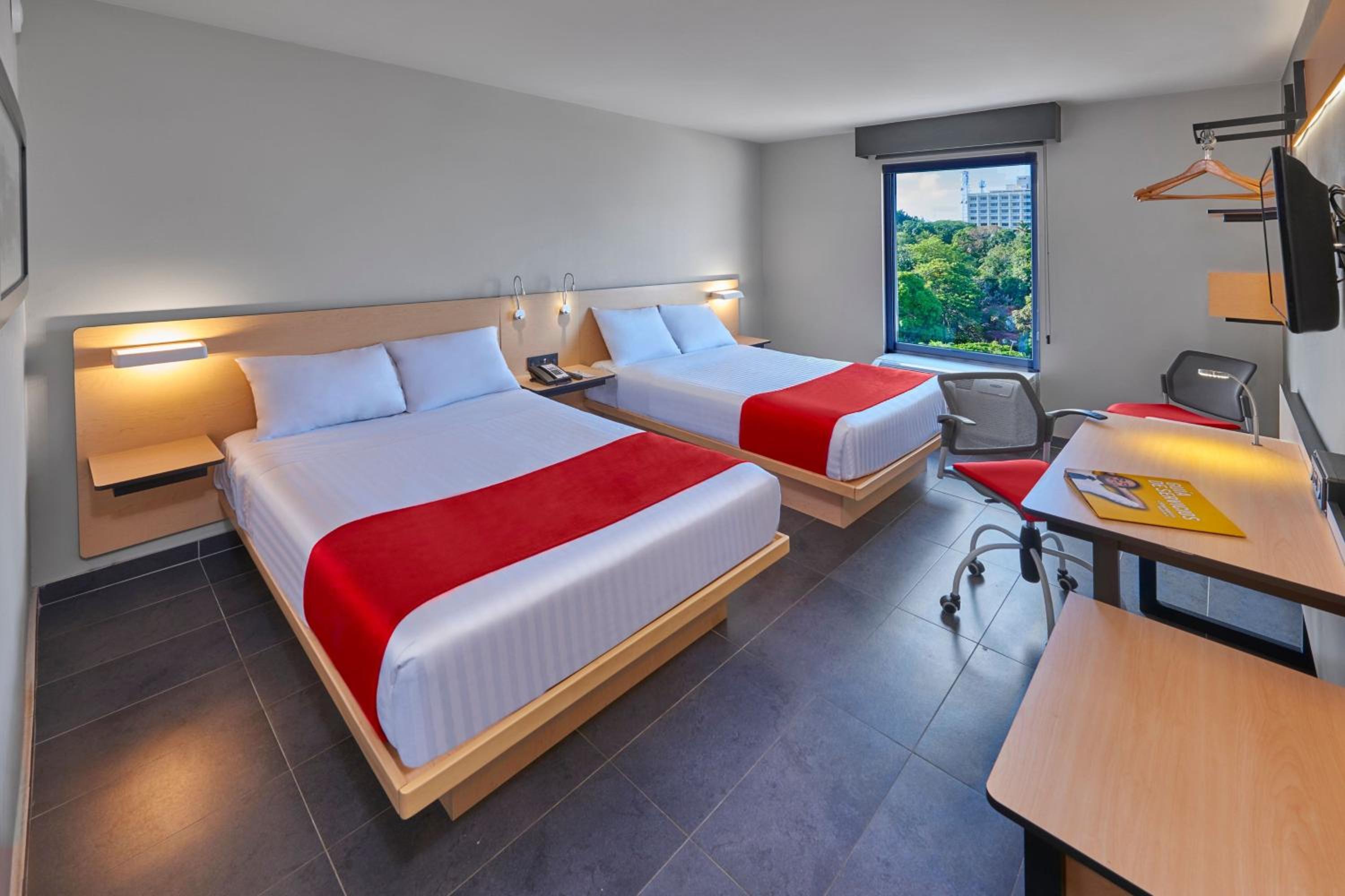 Double Room with Two Double Beds - Photo 5