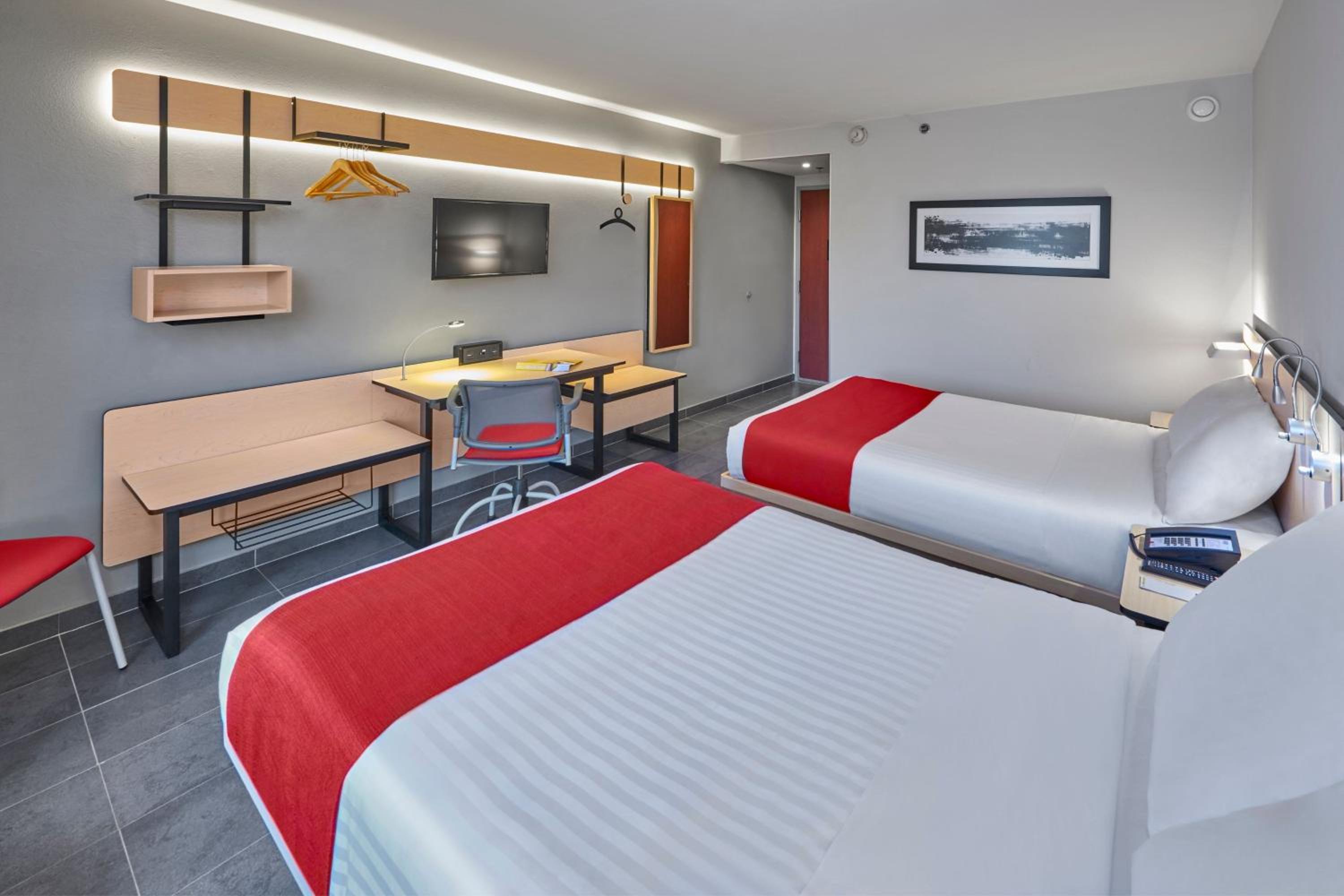 Double Room with Two Double Beds - Photo 4