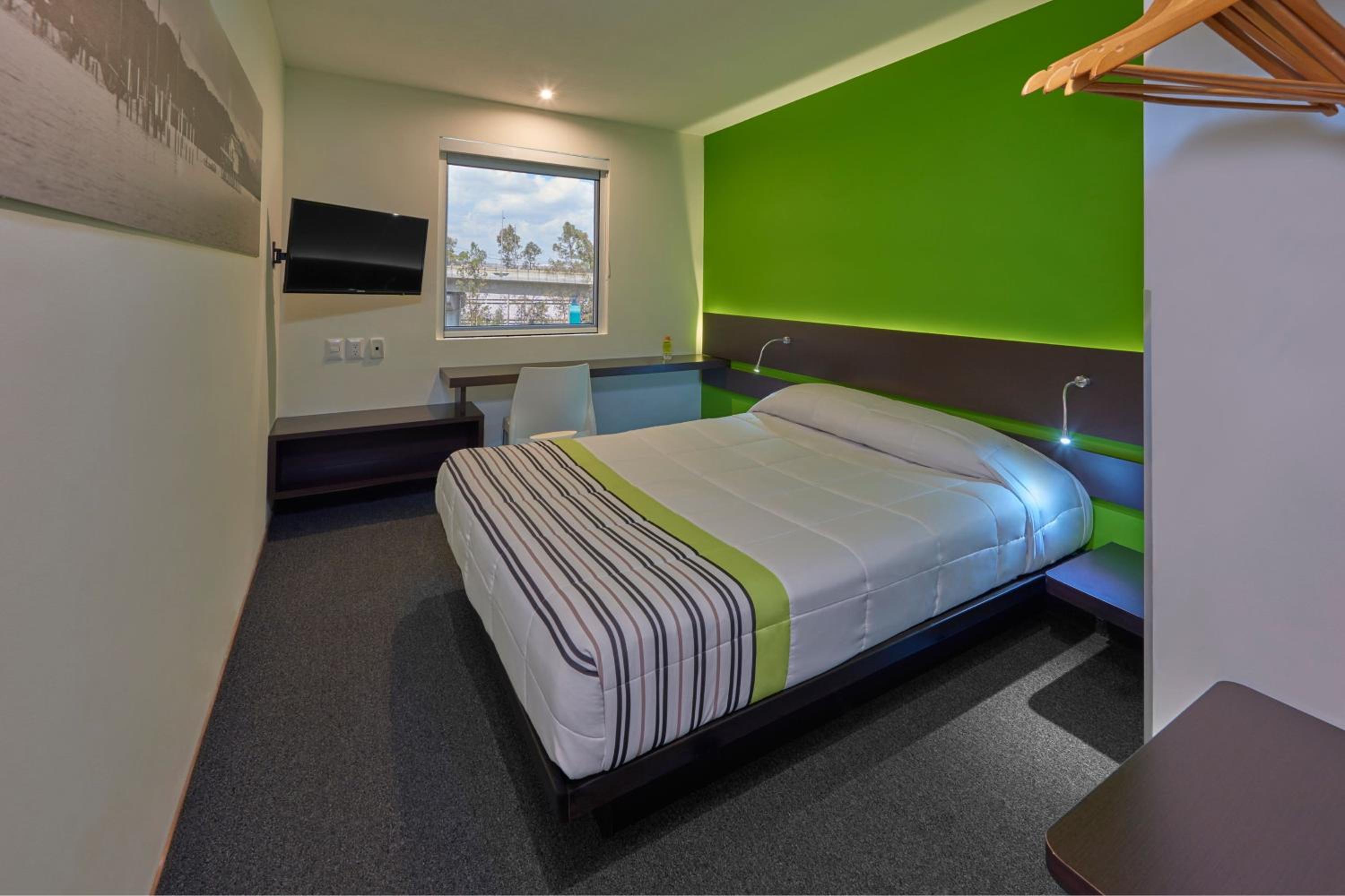 Queen Room photo 1