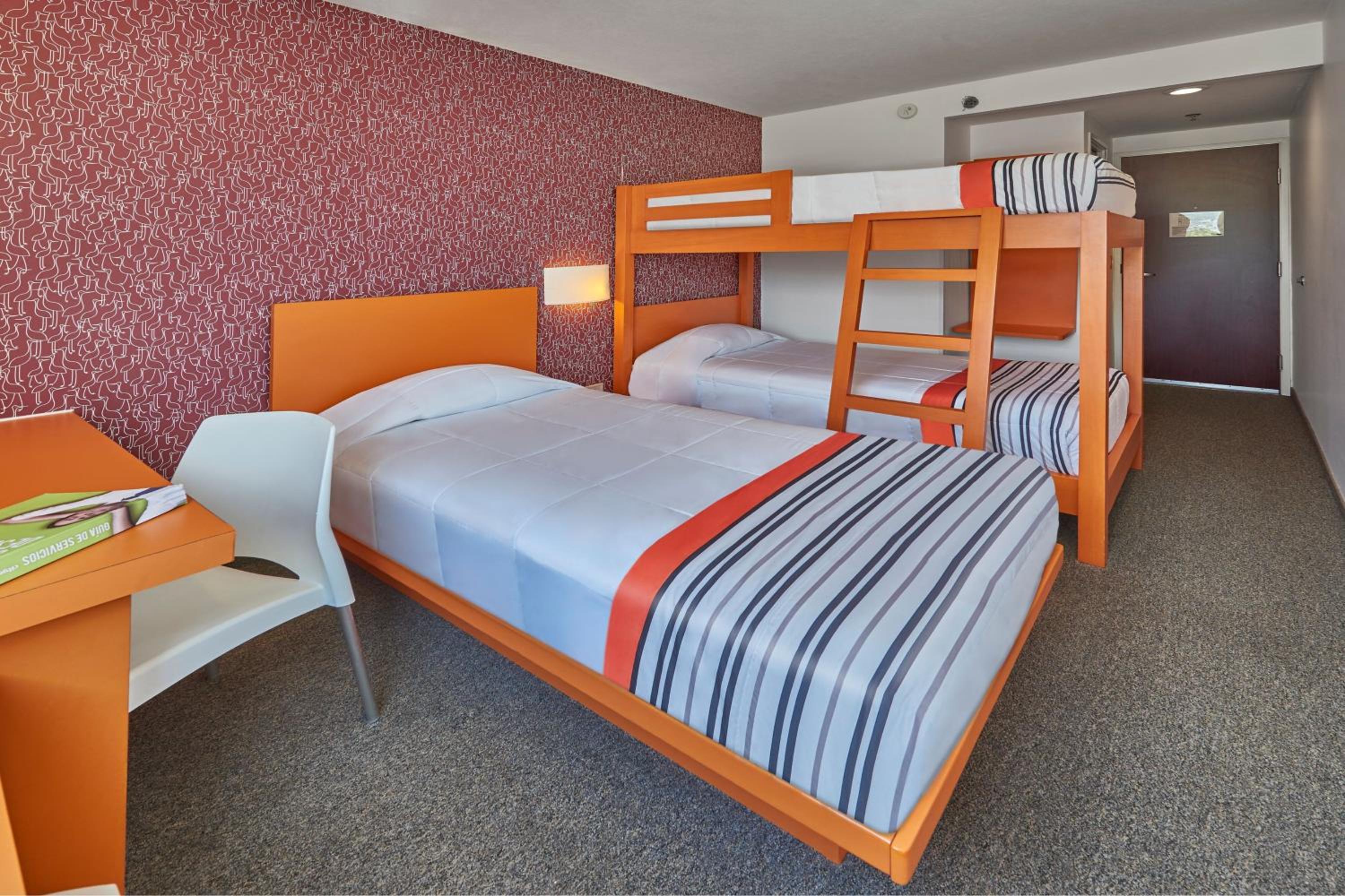 Room with Three Twin Beds - Photo 1