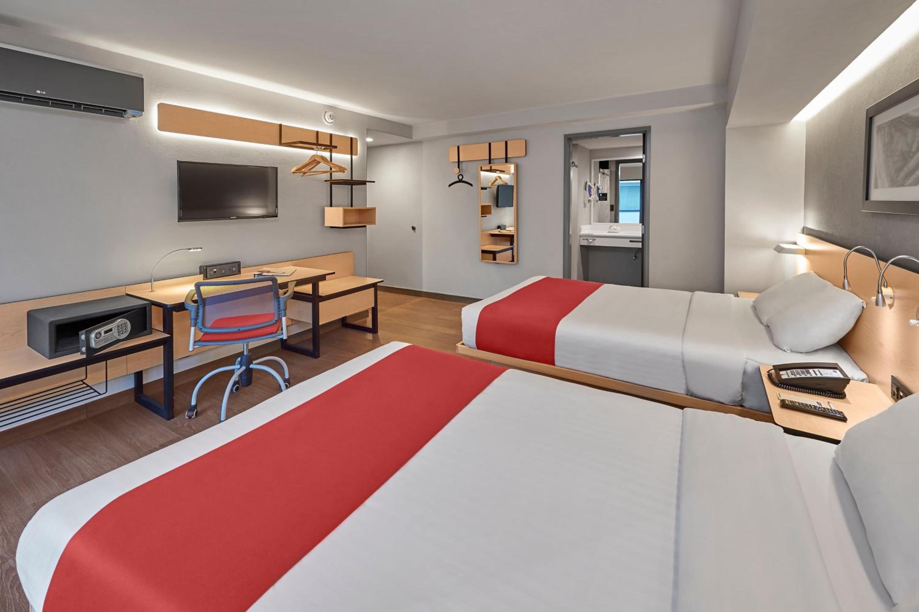 Double Room with Two Double Beds - Photo 8