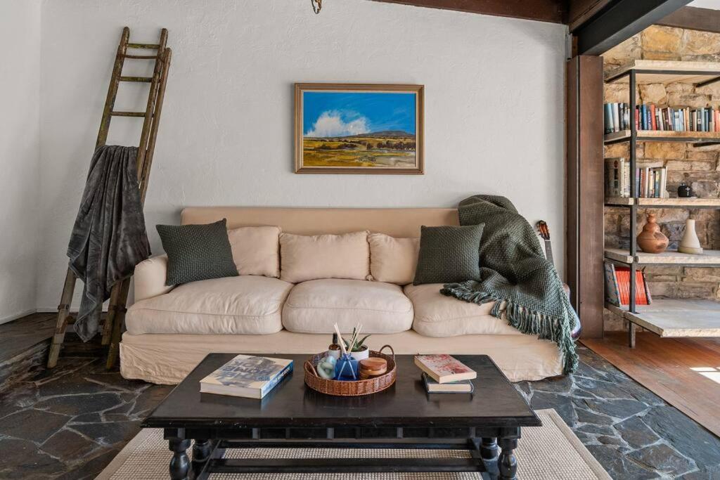 Three-Bedroom House photo 3