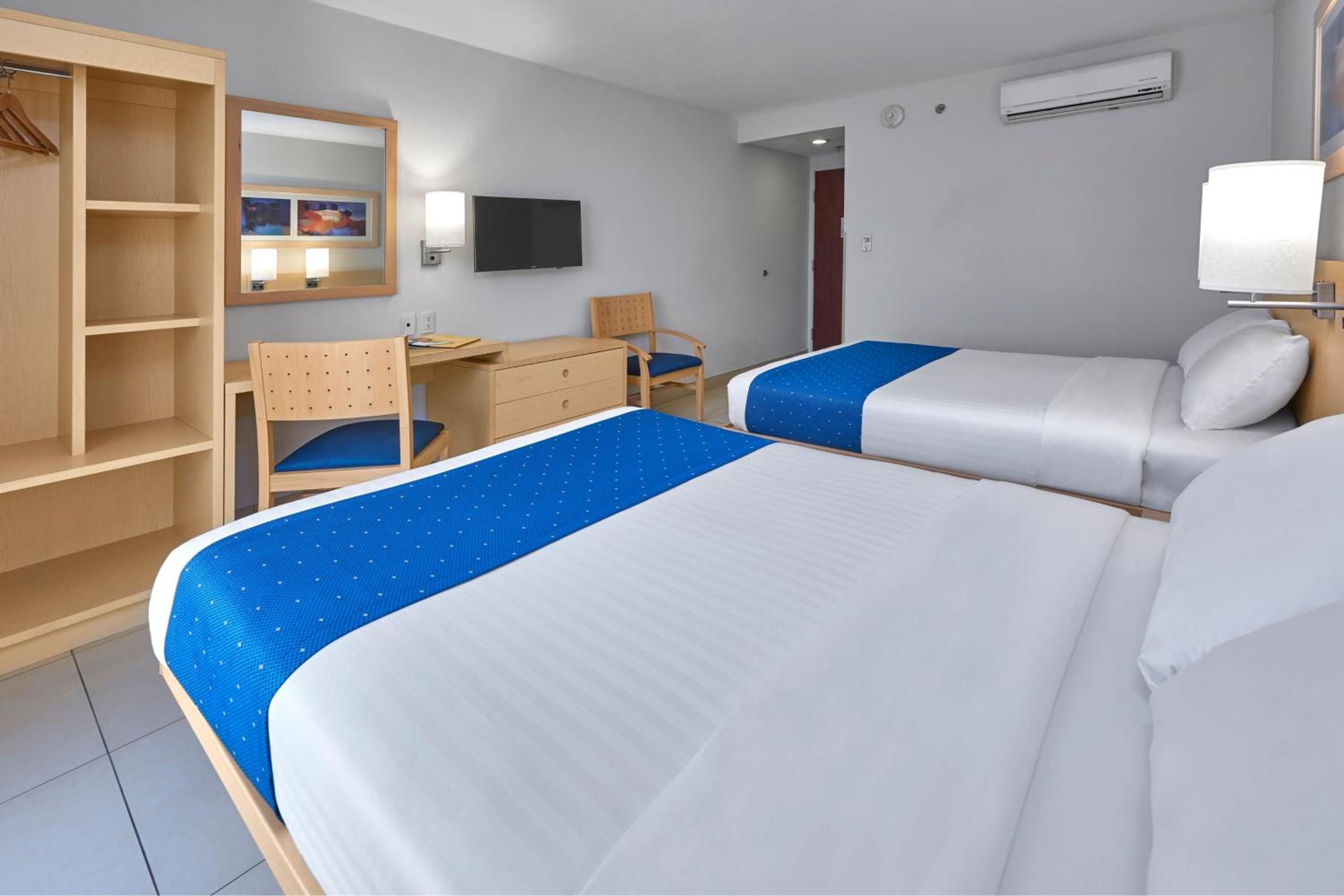 Double Room with Two Double Beds - Photo 9