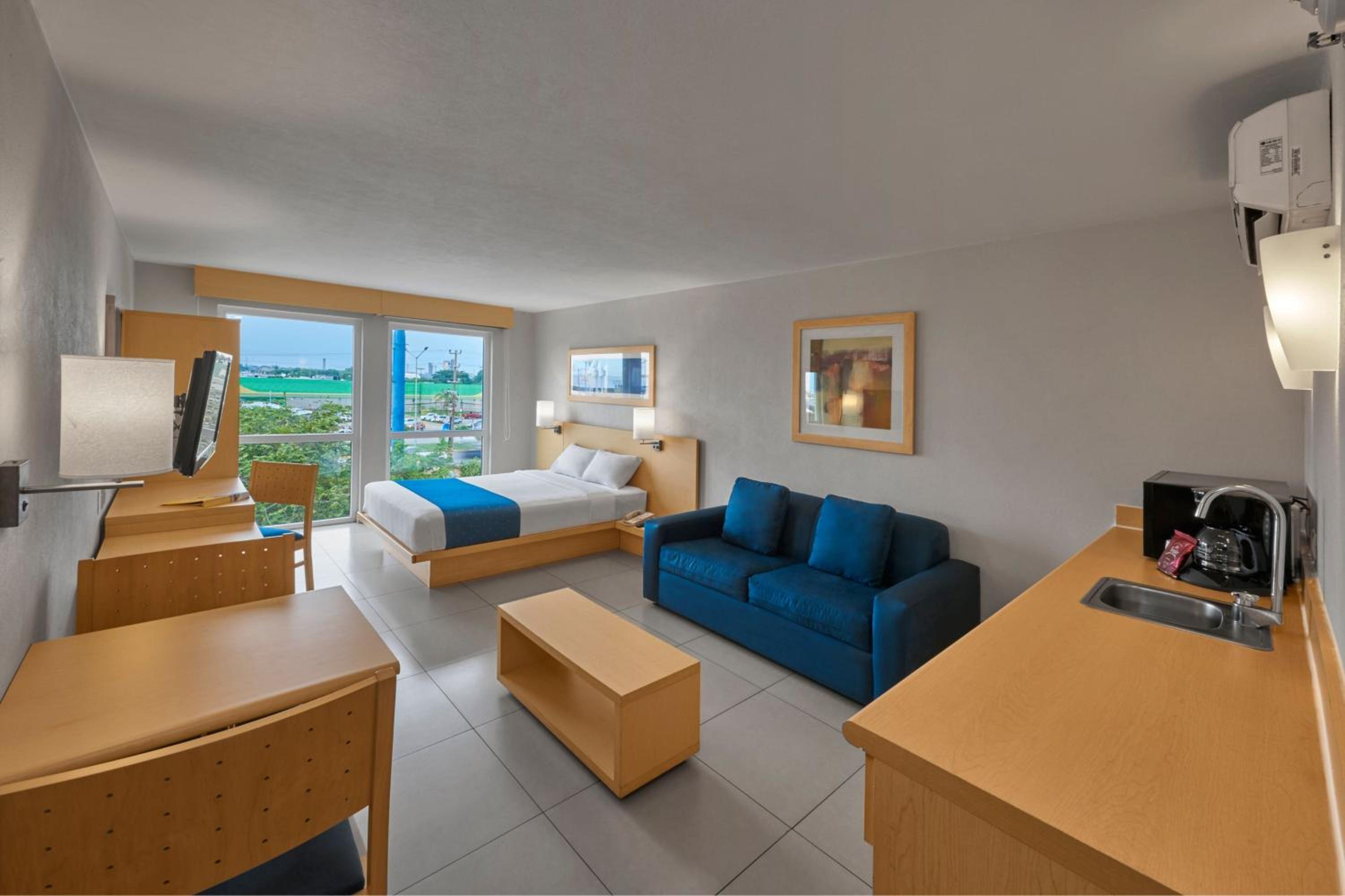 Queen Suite with Sofa Bed - Photo 10