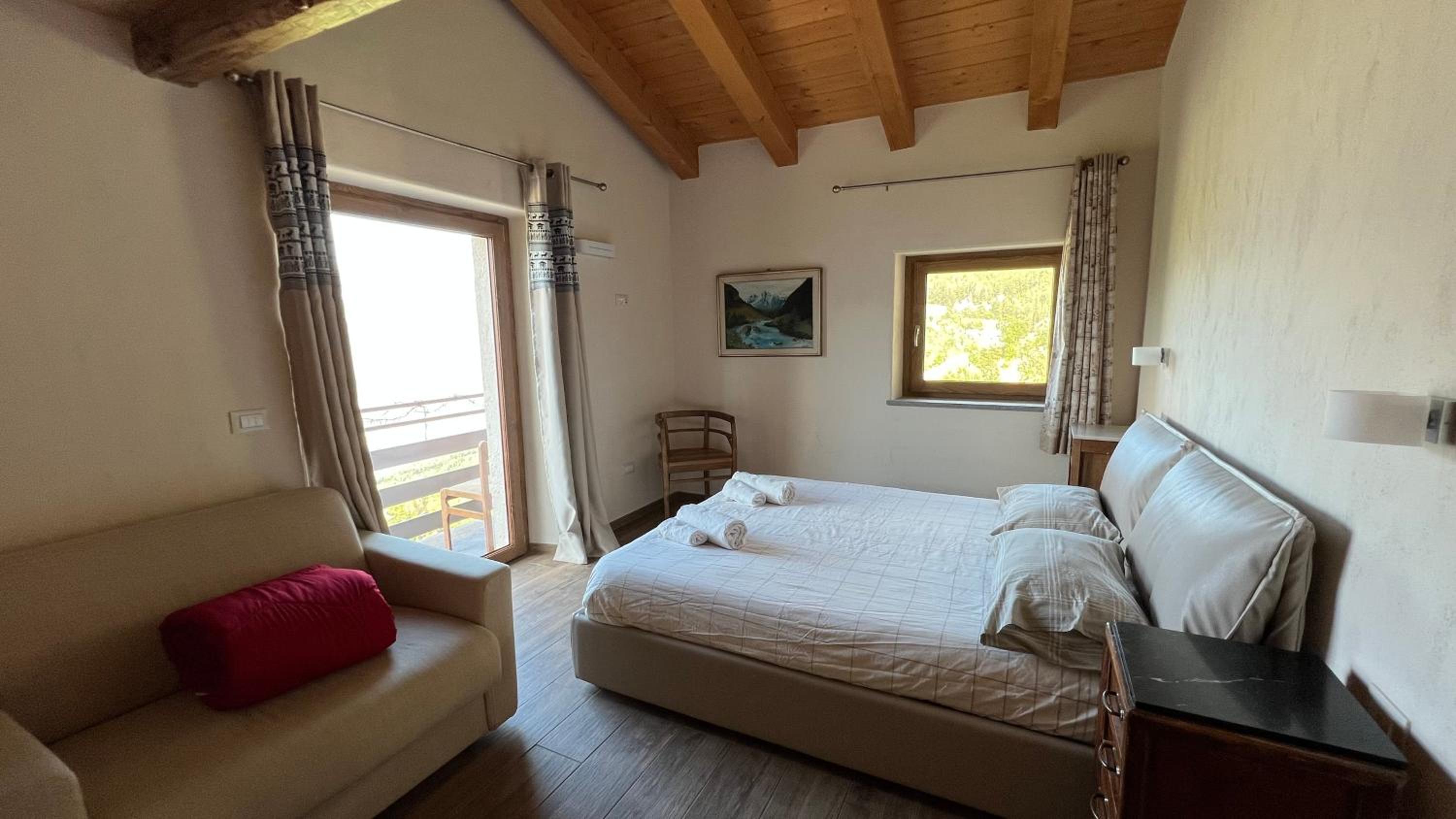 Apartment With Mountain View photo 3
